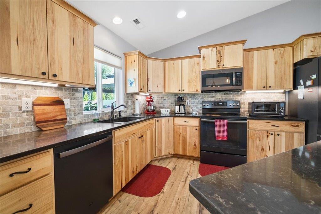 18427 E Selkirk Estates Rd - Photo 10