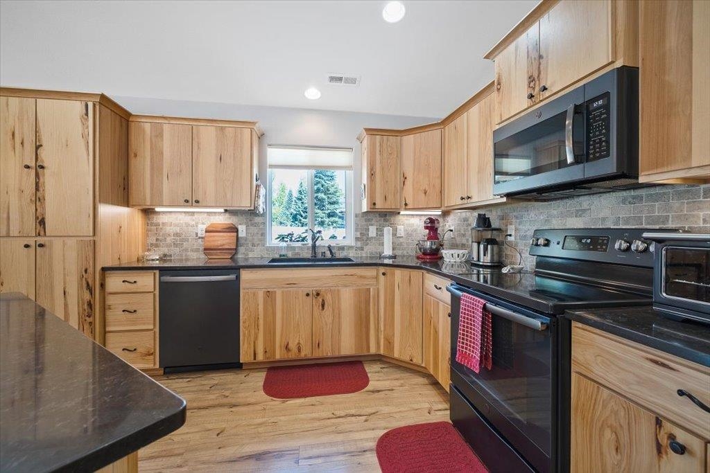 18427 E Selkirk Estates Rd - Photo 11
