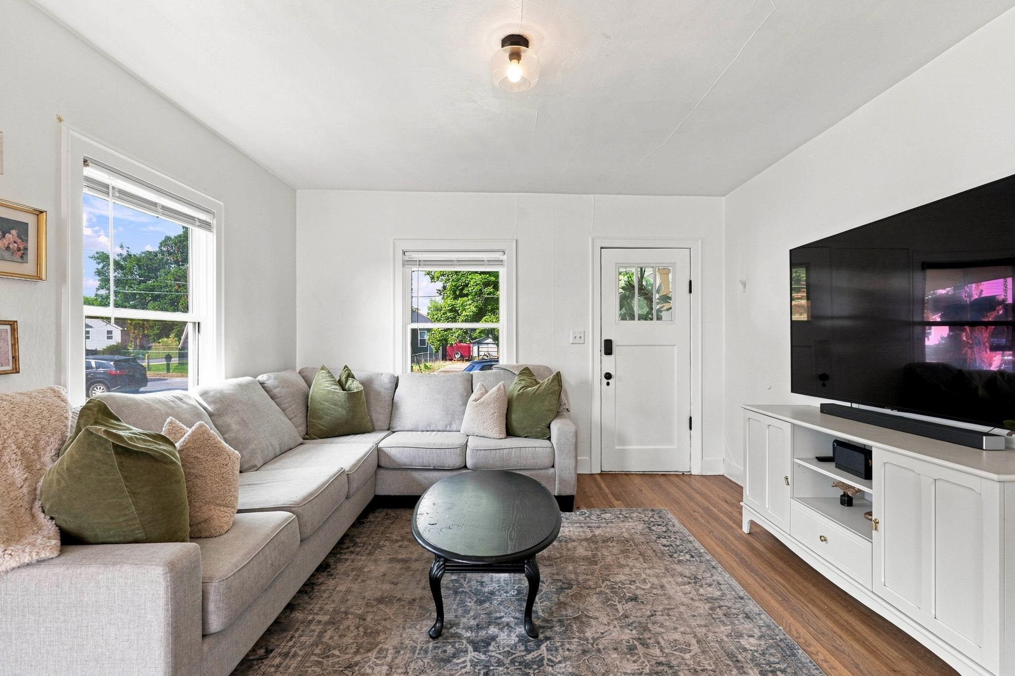 2608 N Napa St - Photo 3