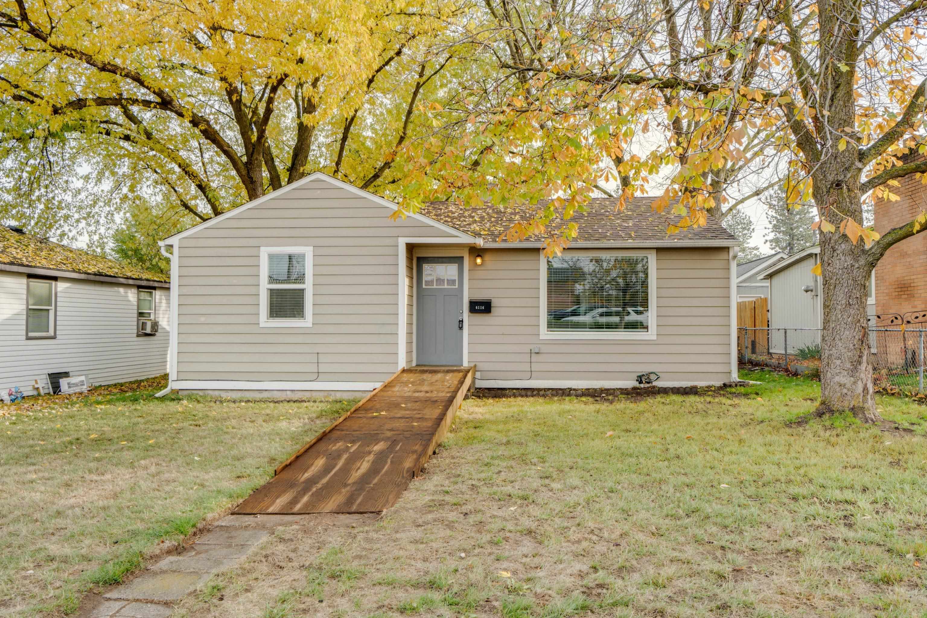 6116 N Astor St - Photo 2