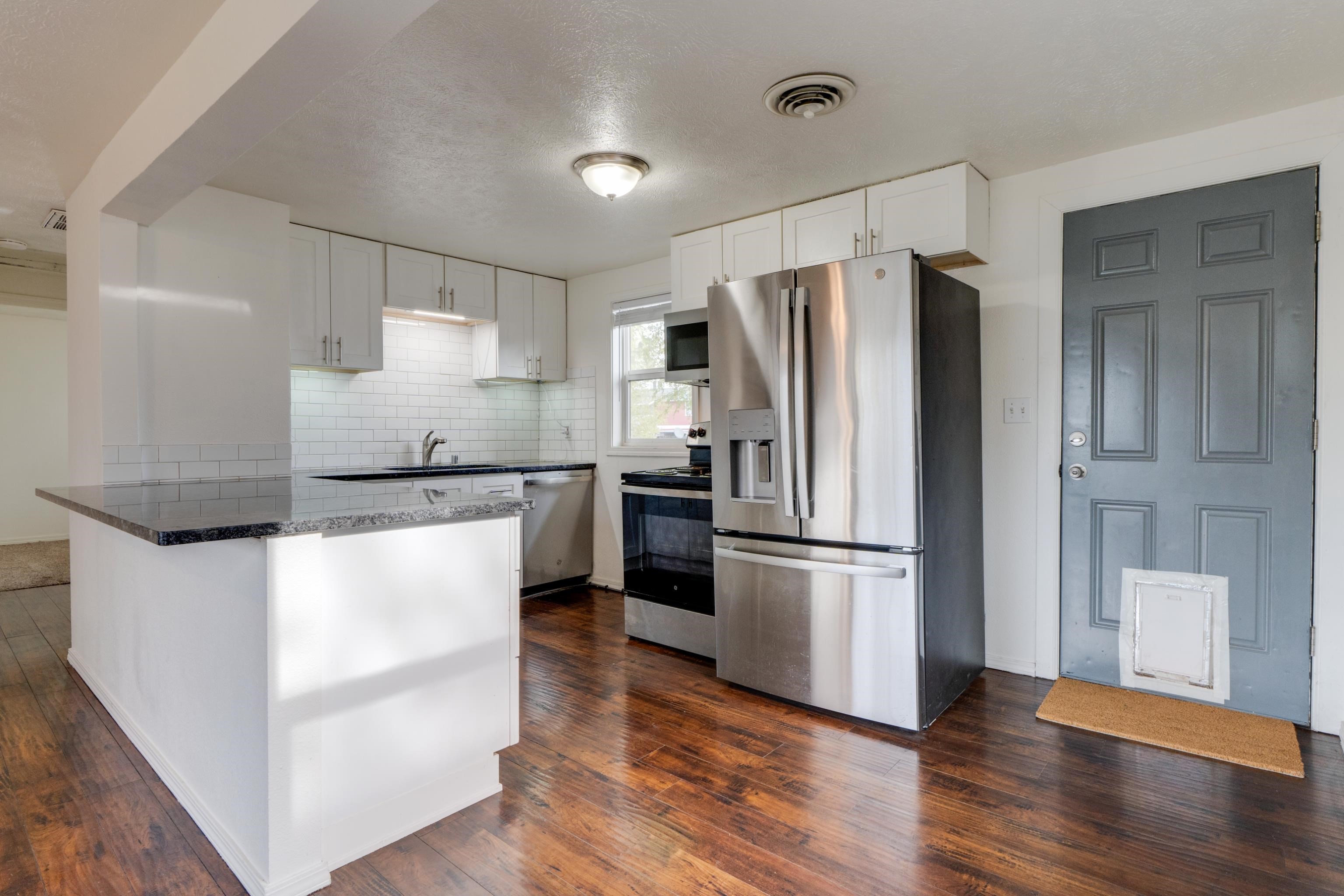 6116 N Astor St - Photo 8