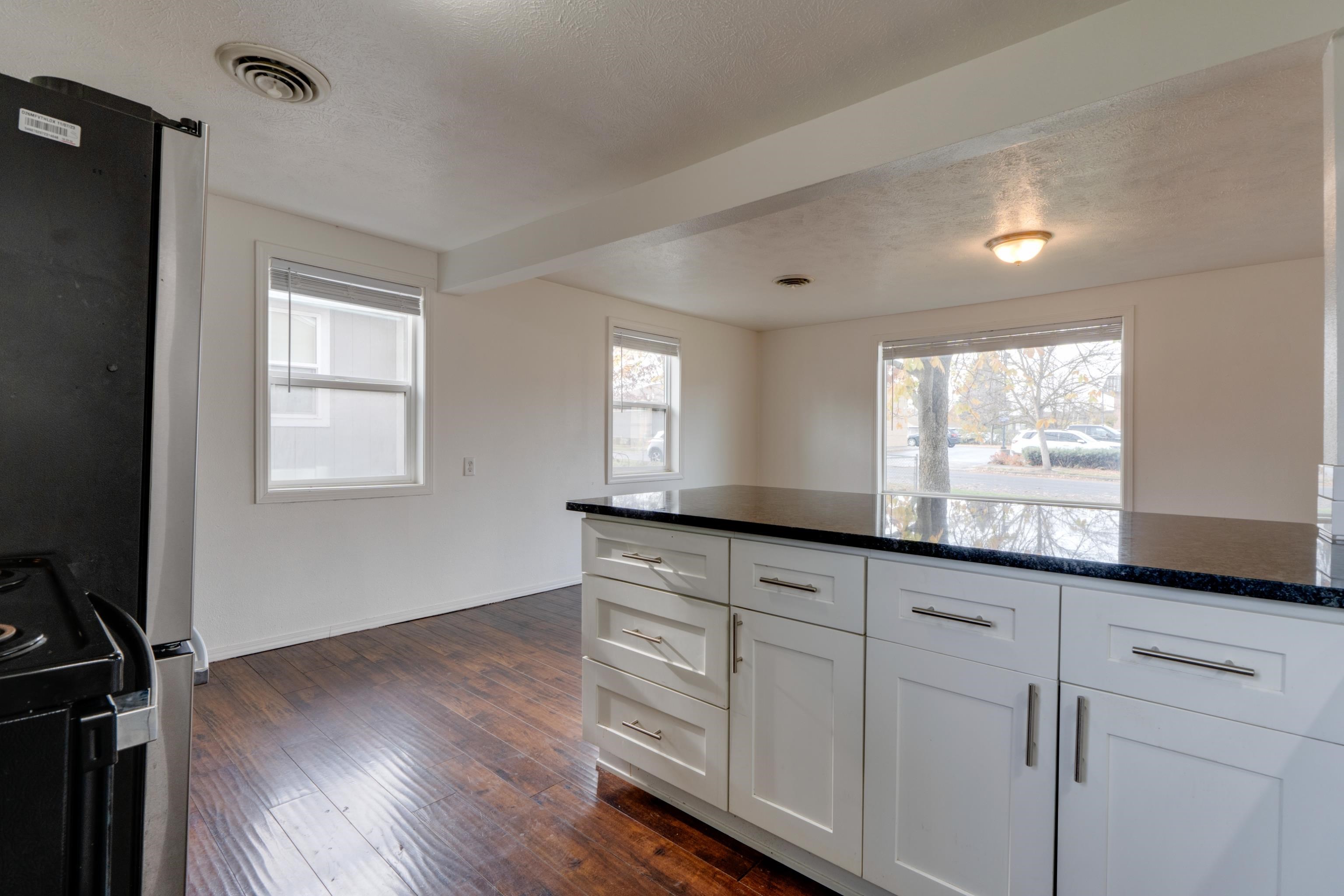 6116 N Astor St - Photo 11