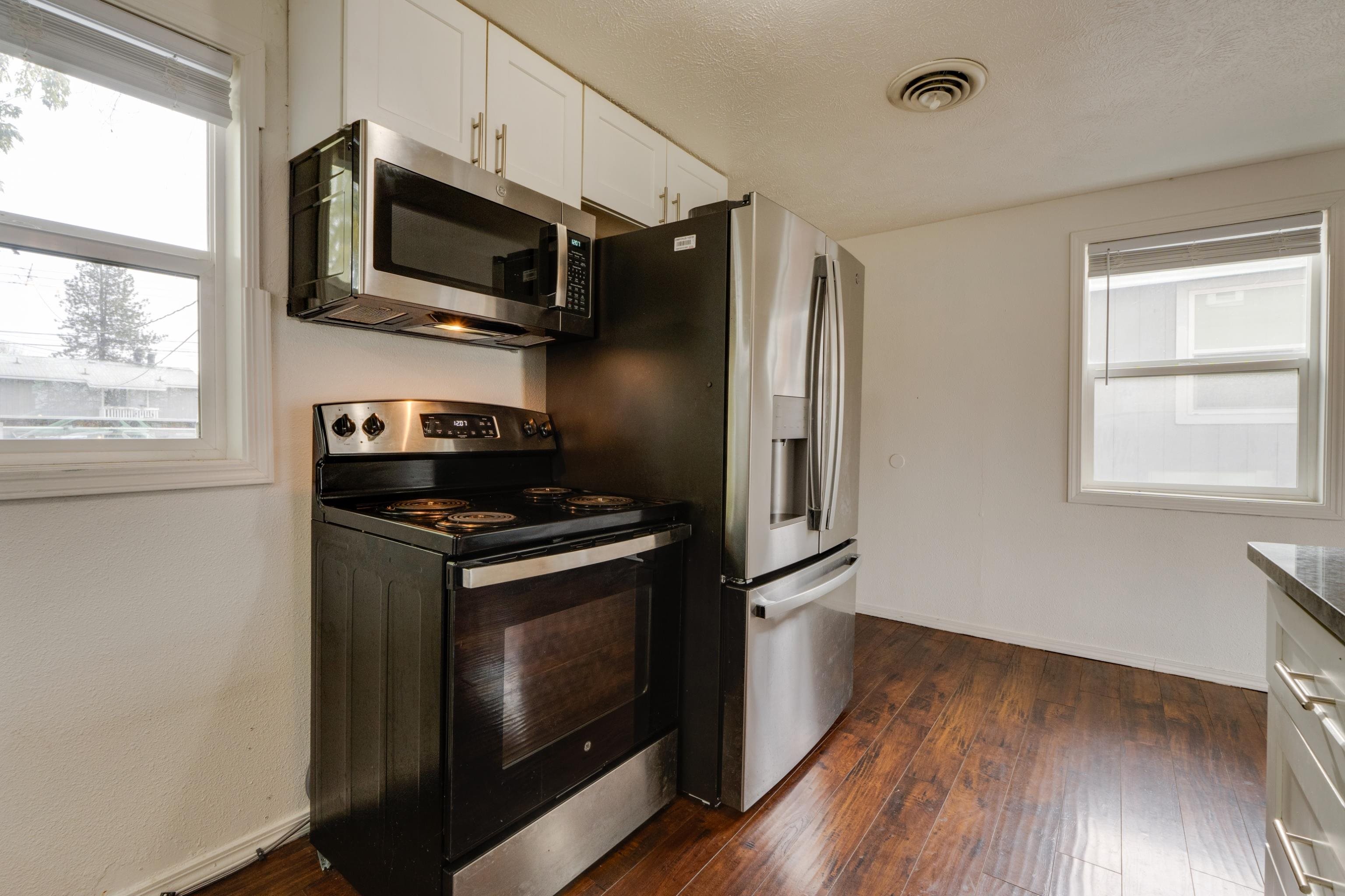 6116 N Astor St - Photo 12