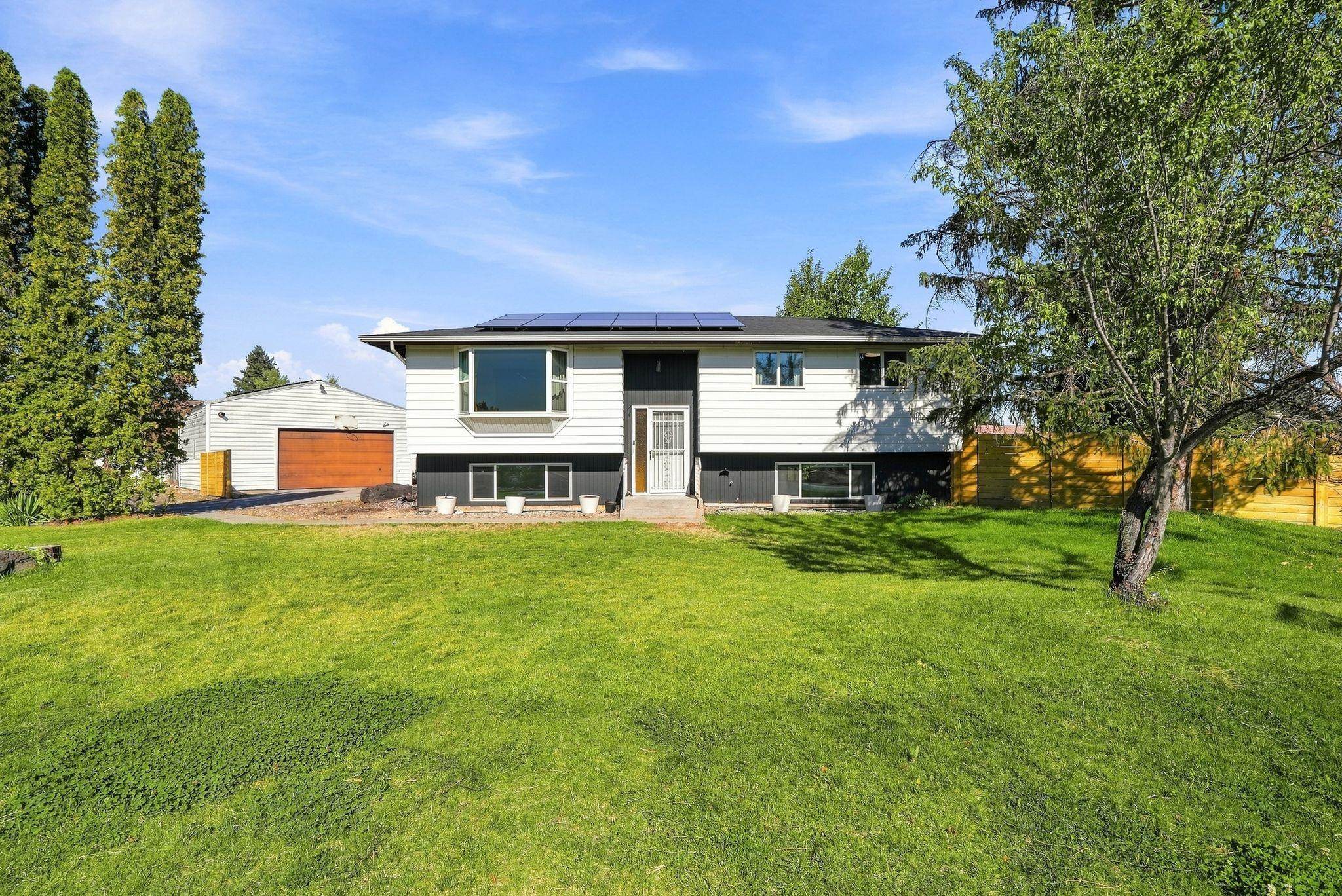 11921 E 31st Ave - Photo 1
