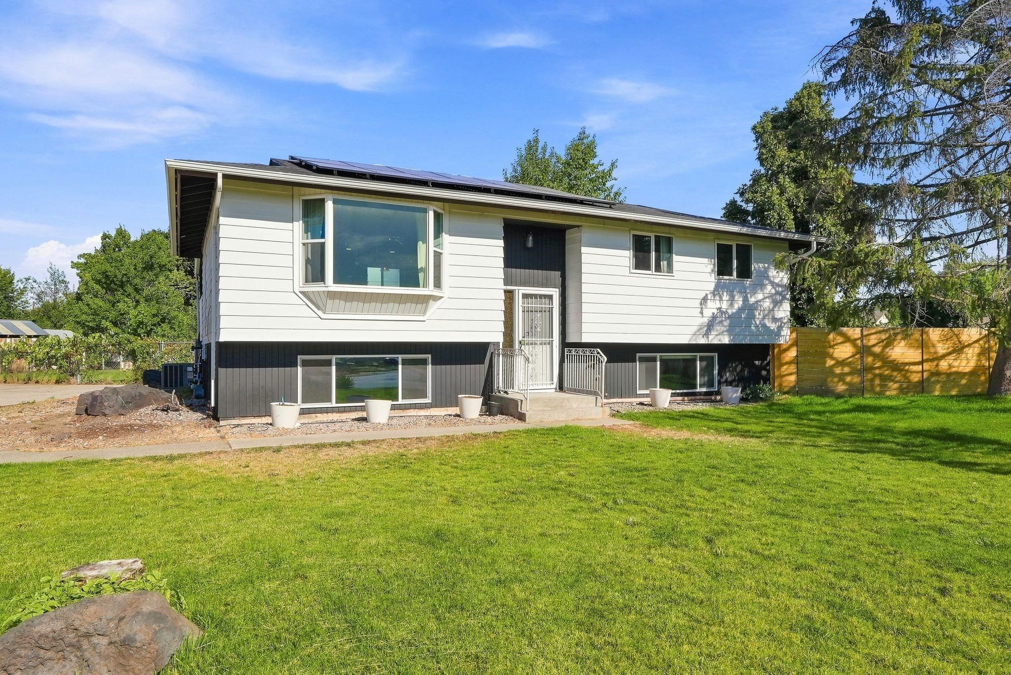 11921 E 31st Ave - Photo 2