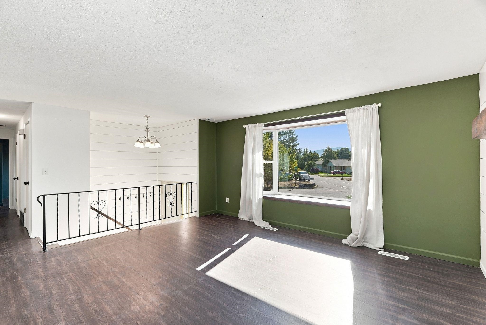 11921 E 31st Ave - Photo 5