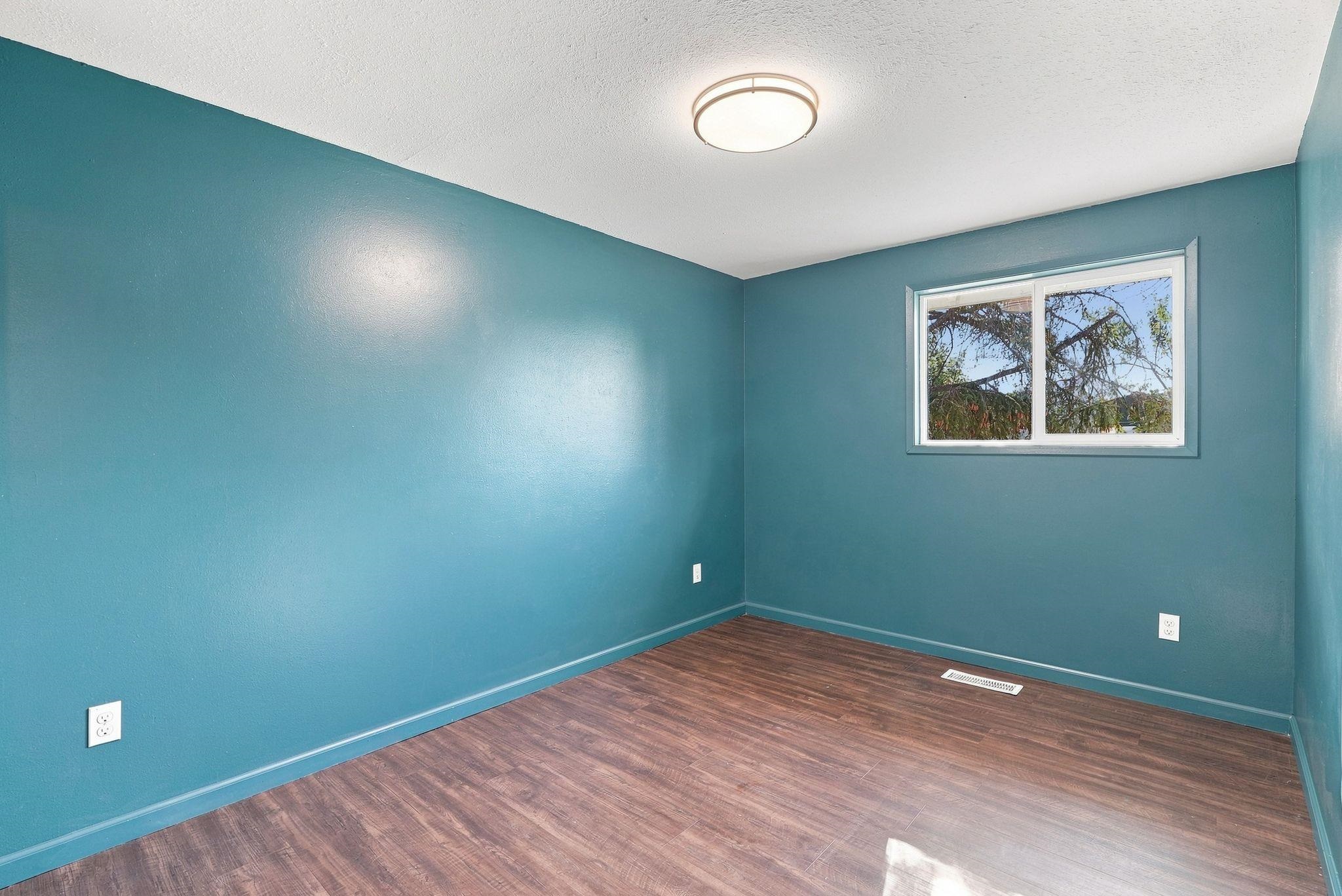 11921 E 31st Ave - Photo 18