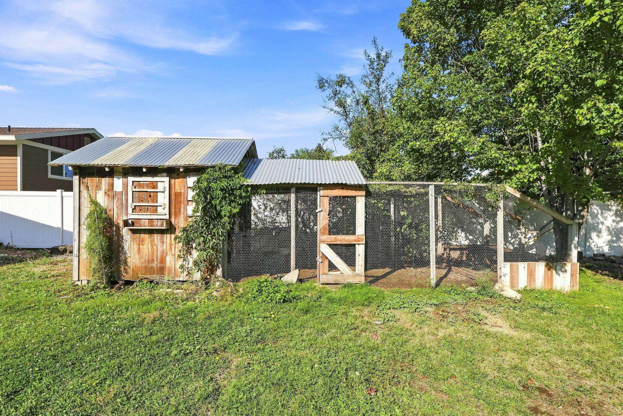 11921 E 31st Ave - Photo 37