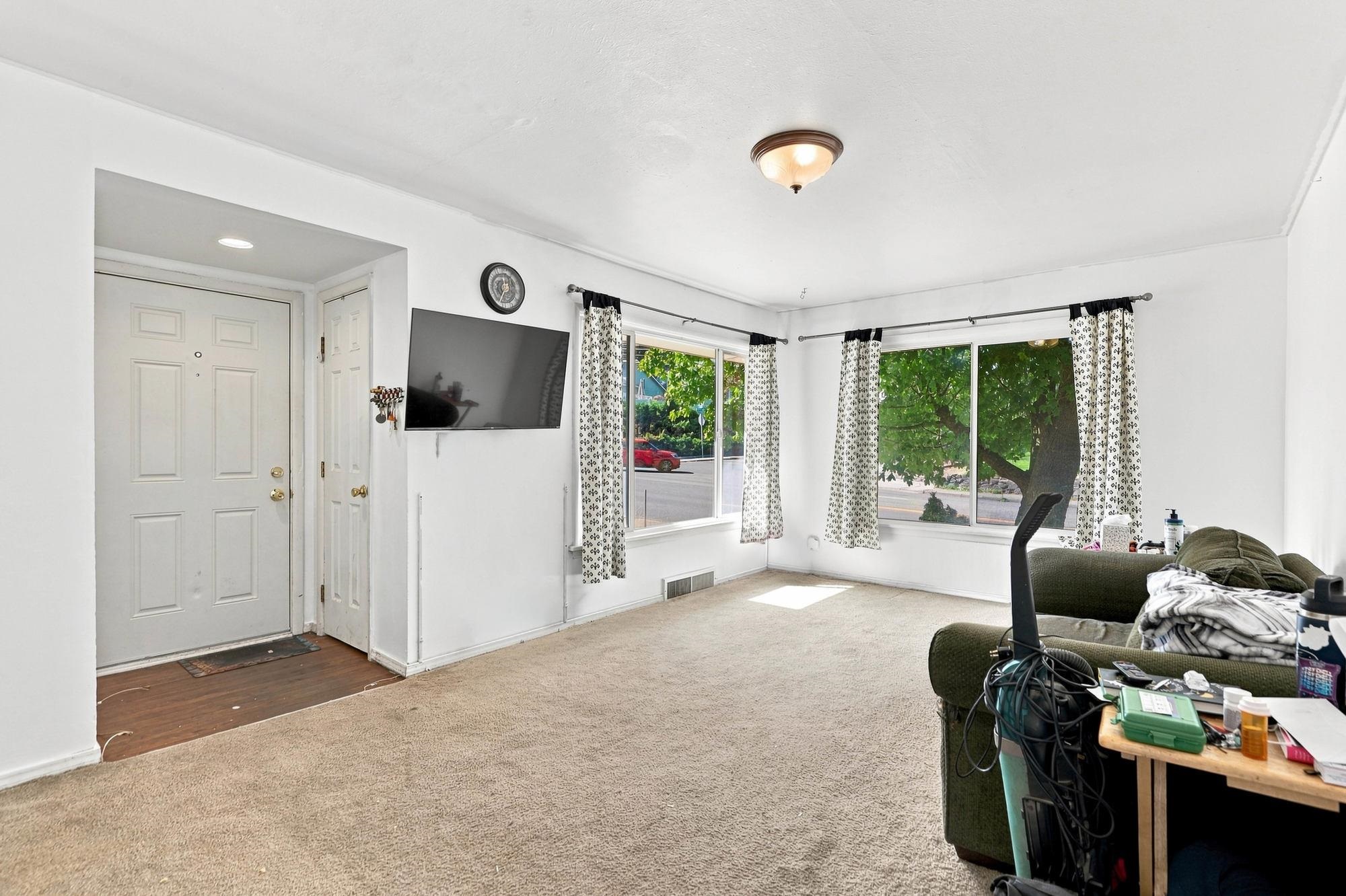 3203 E 19th Ave - Photo 6