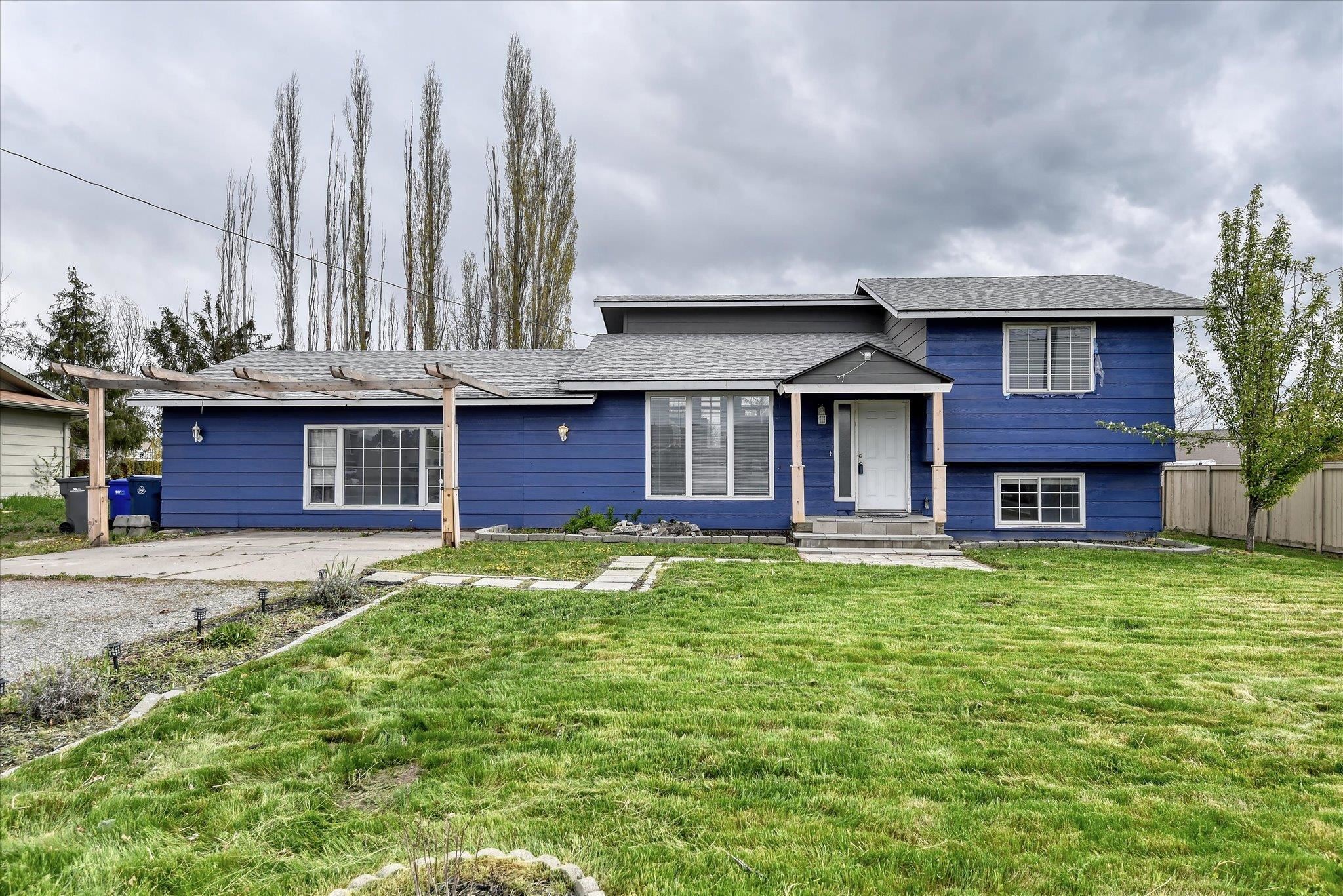 3318 E 55TH Ave - Photo 2