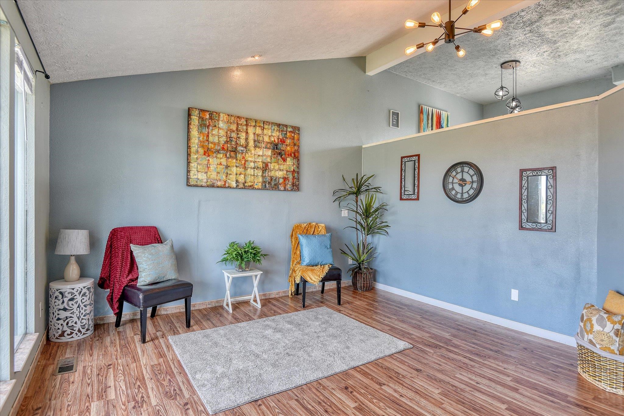 3318 E 55TH Ave - Photo 3