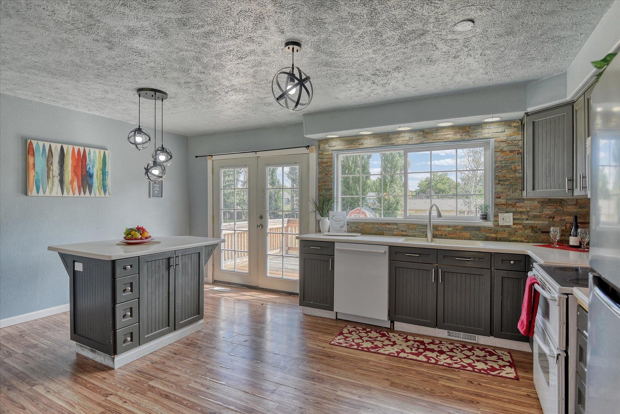 3318 E 55TH Ave - Photo 6