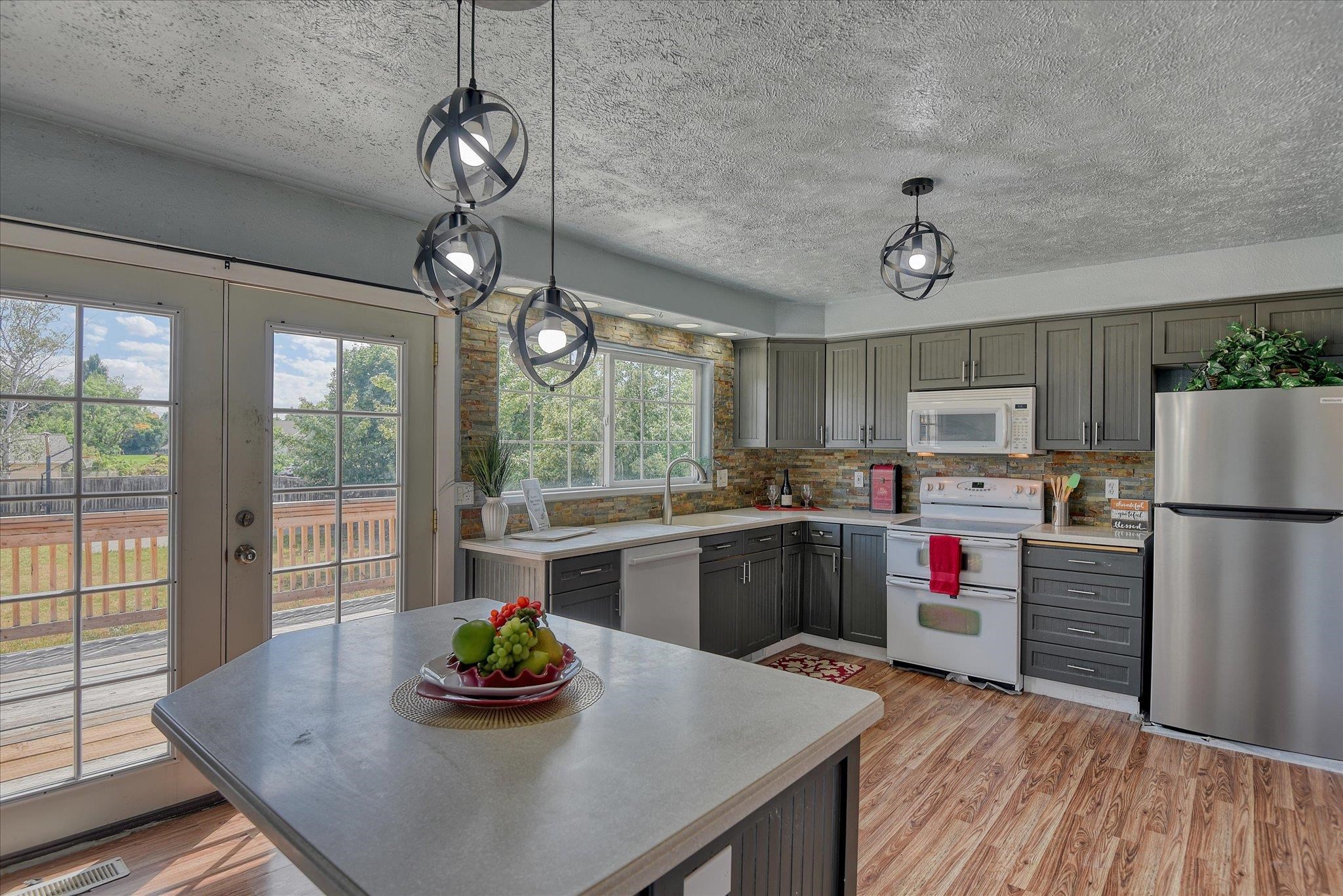 3318 E 55TH Ave - Photo 8