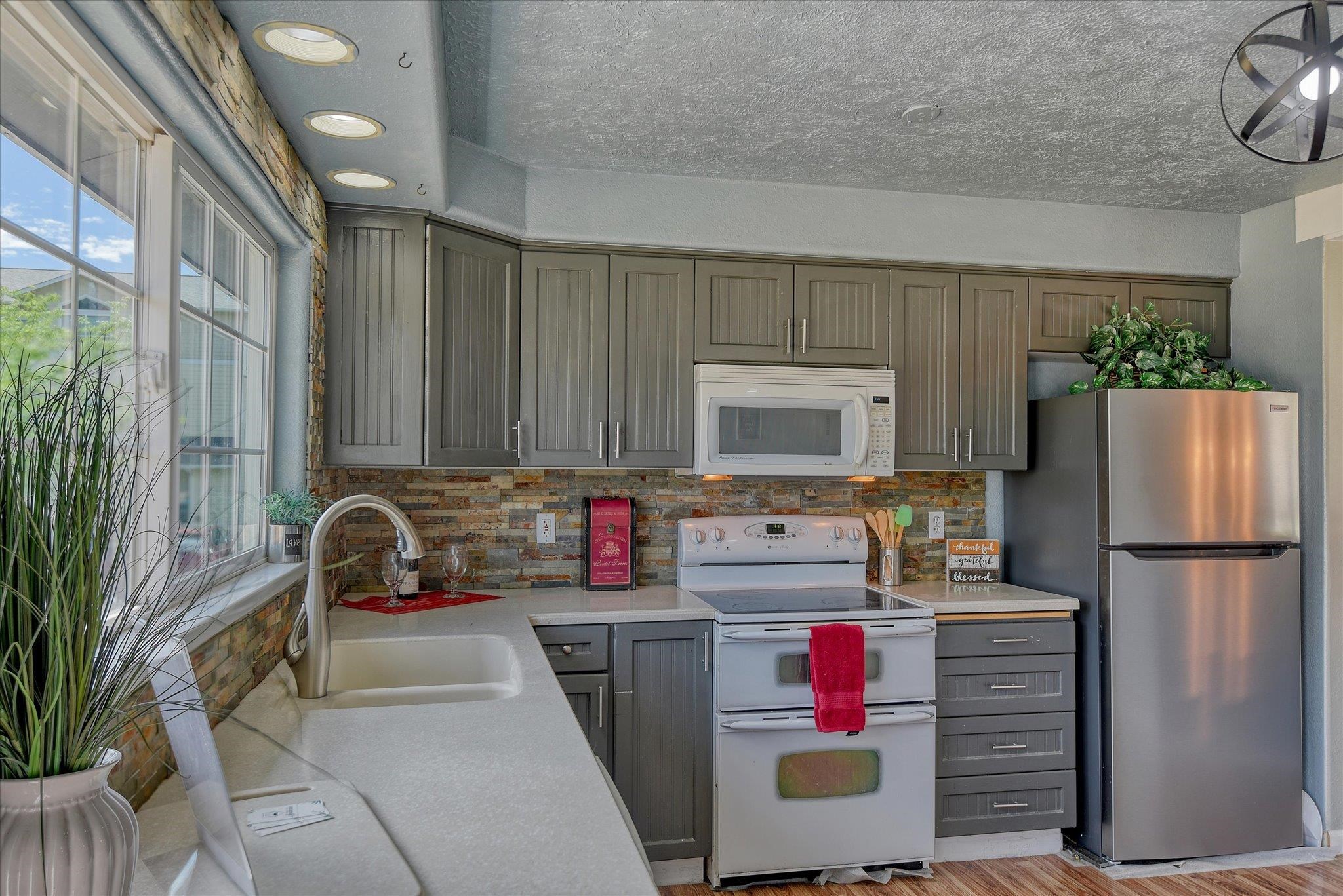 3318 E 55TH Ave - Photo 10