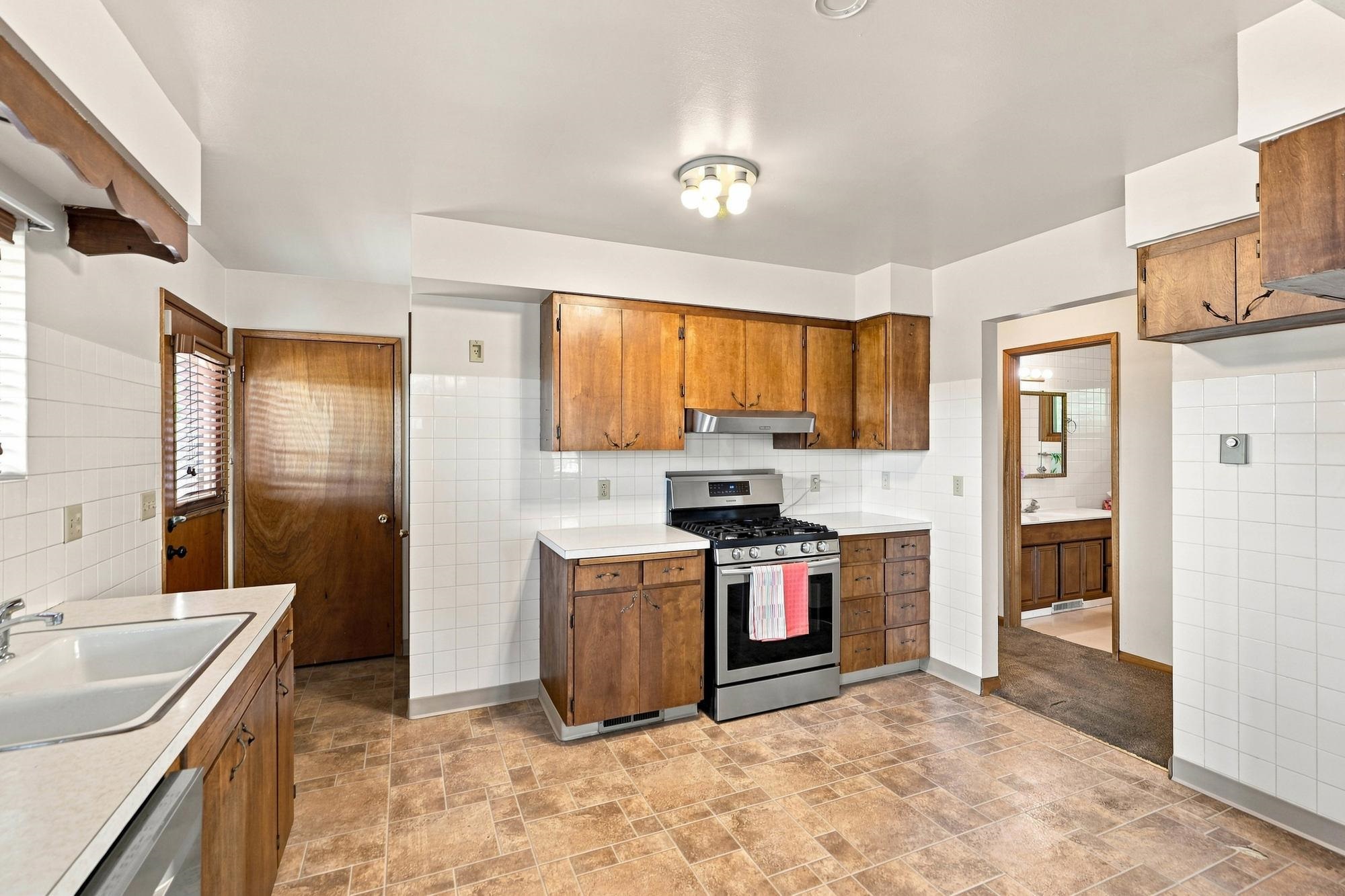 627 N Madelia St - Photo 11