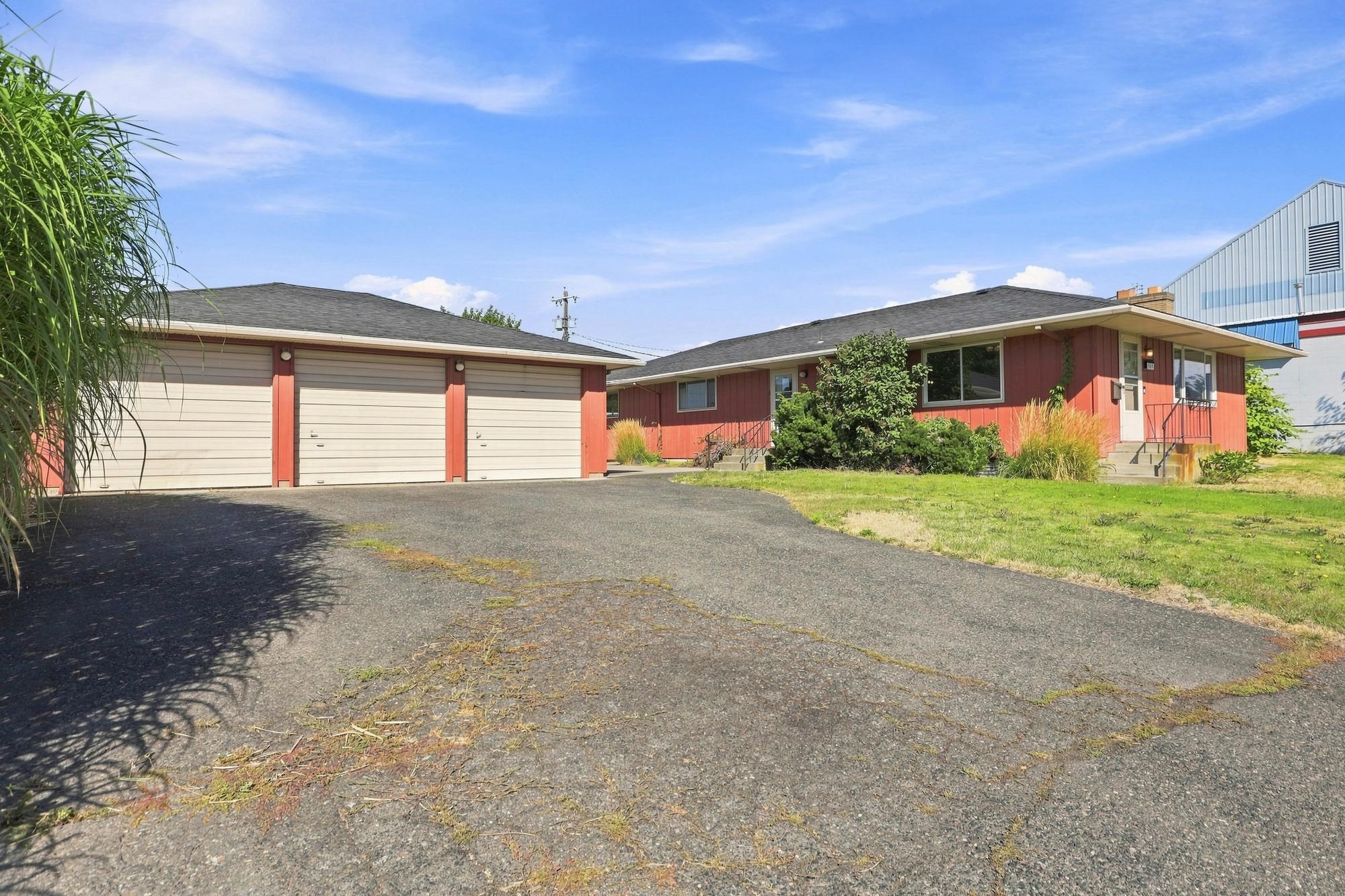627 N Madelia St - Photo 1