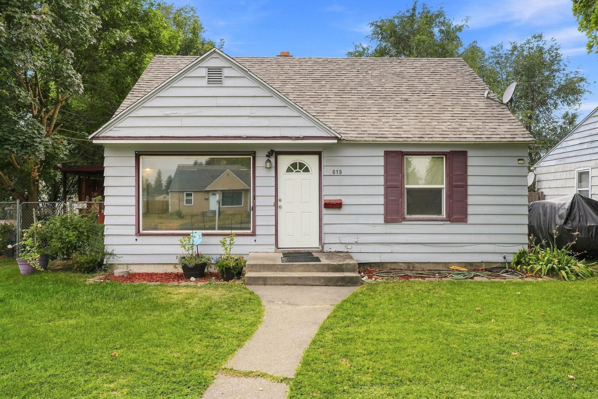 5619 N Elm St - Photo 1