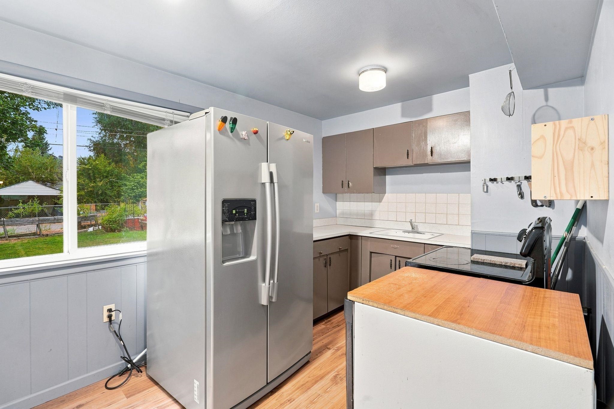 5619 N Elm St - Photo 3