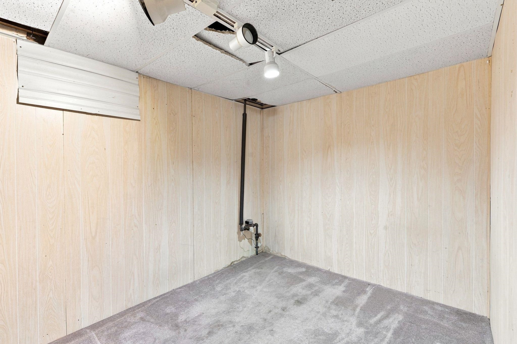 5619 N Elm St - Photo 11