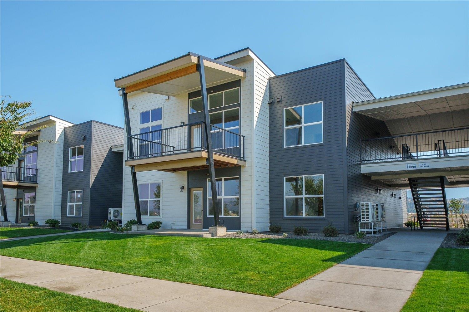 21090 E Indiana Ave - Photo 2
