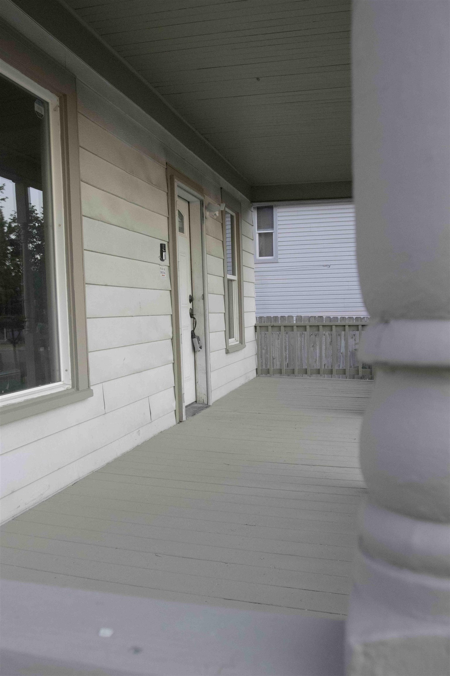 323 S Fiske St - Photo 2