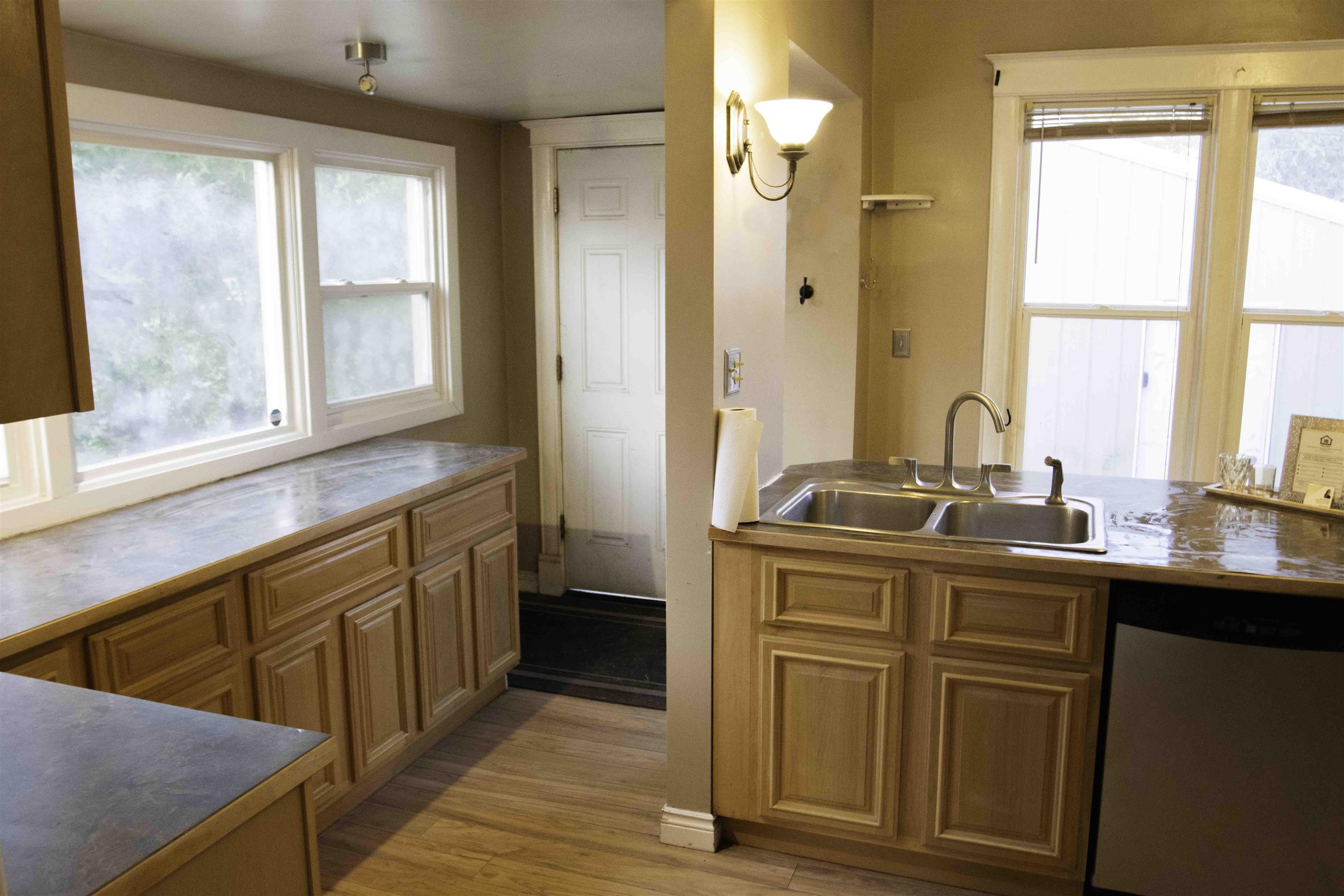 323 S Fiske St - Photo 11