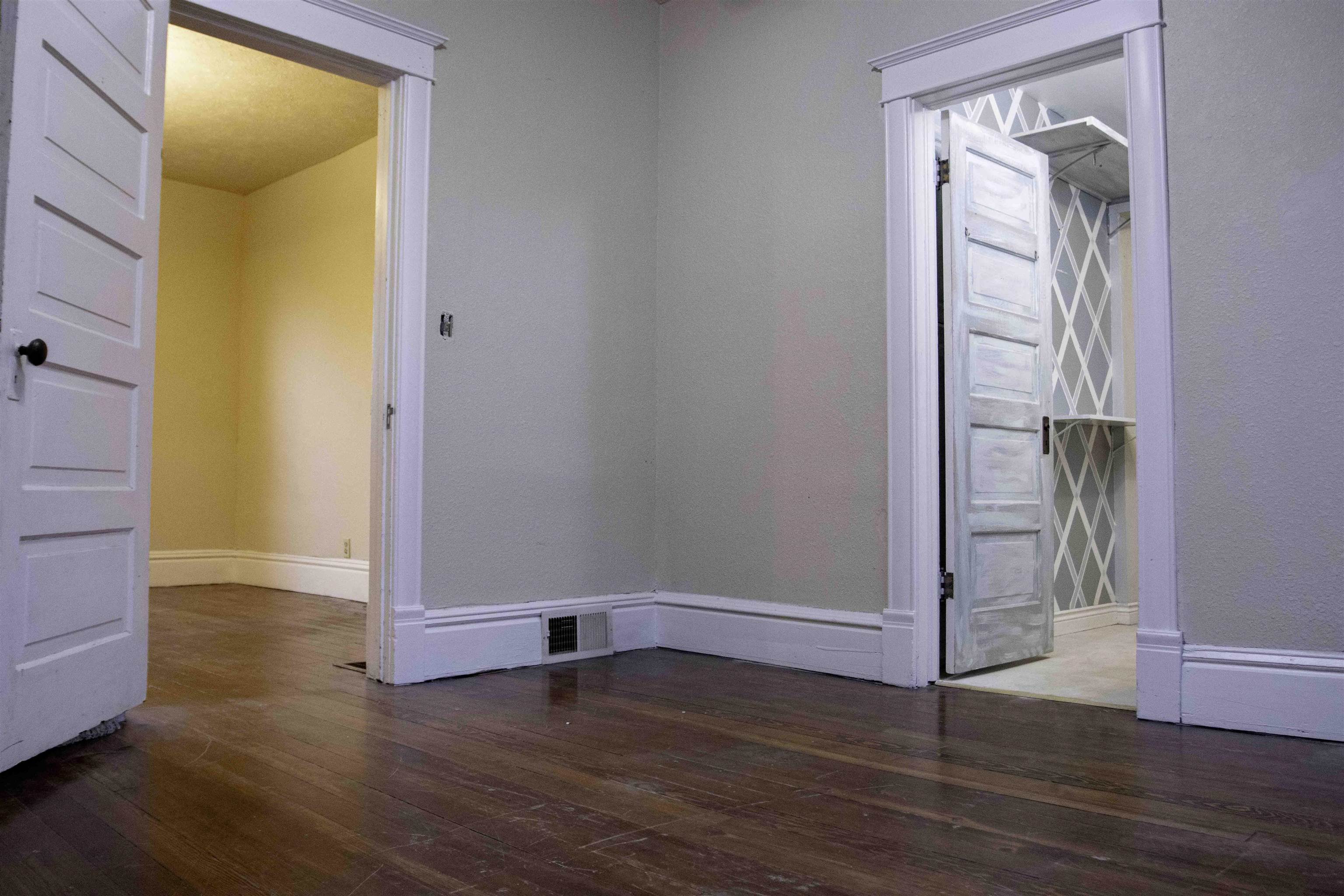 323 S Fiske St - Photo 18