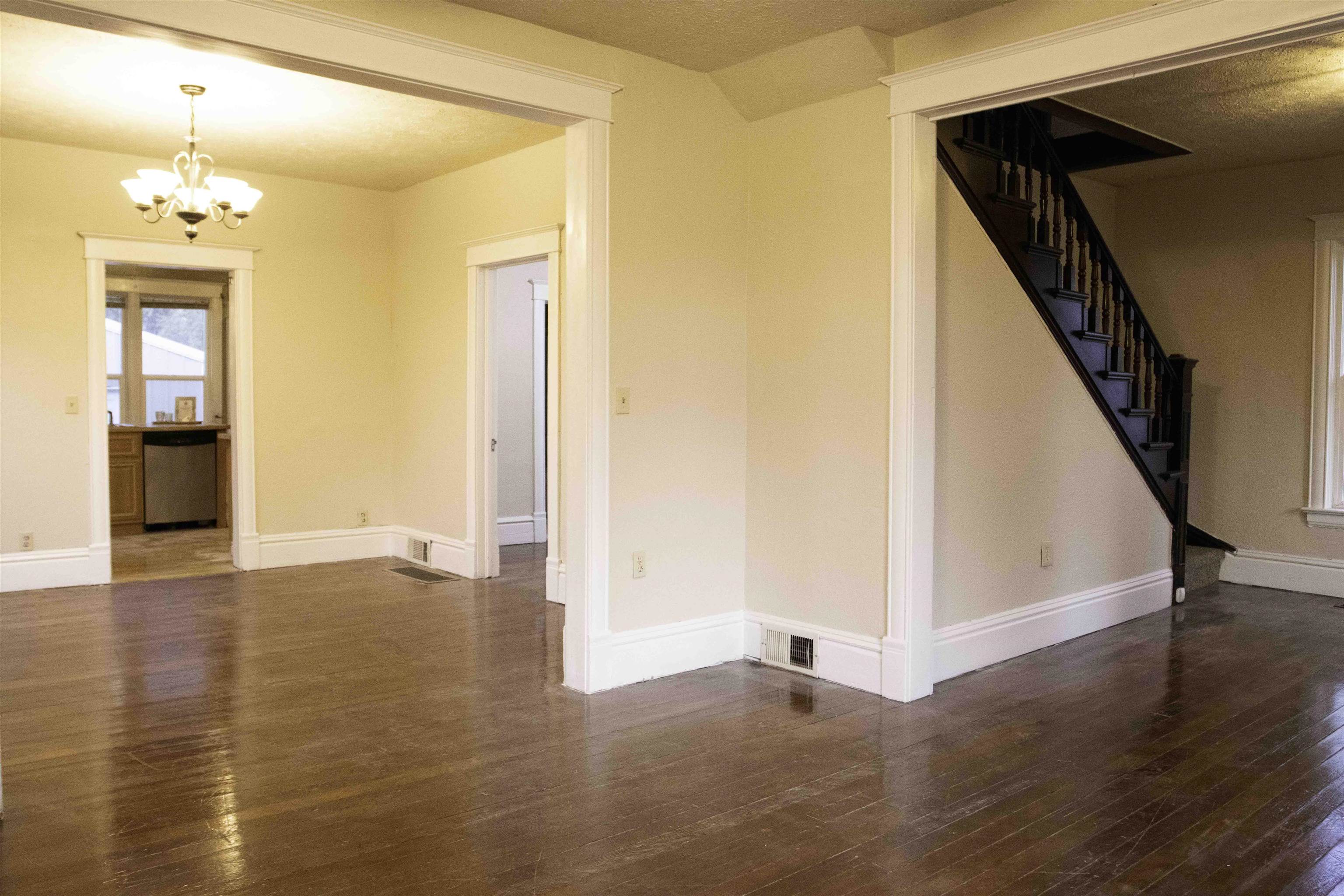 323 S Fiske St - Photo 9