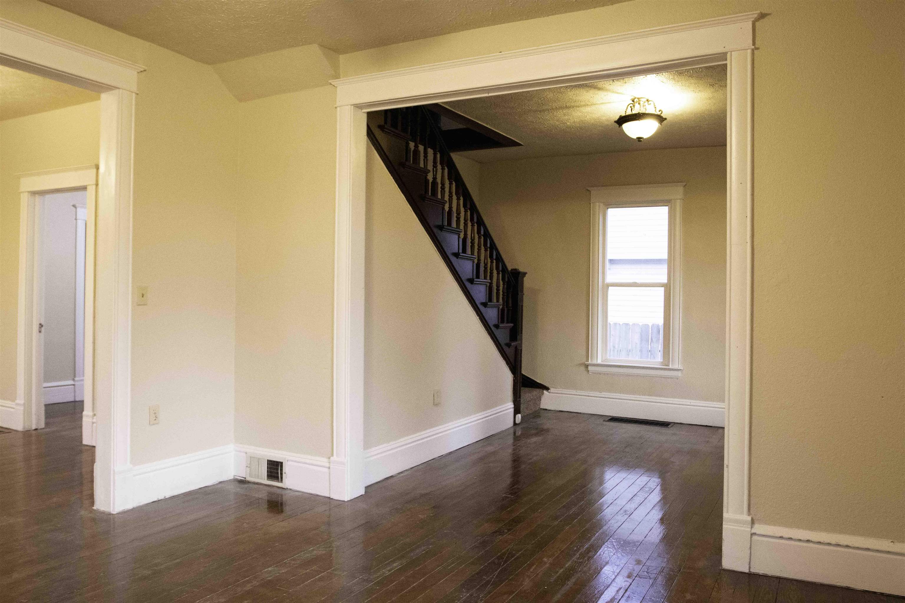 323 S Fiske St - Photo 10