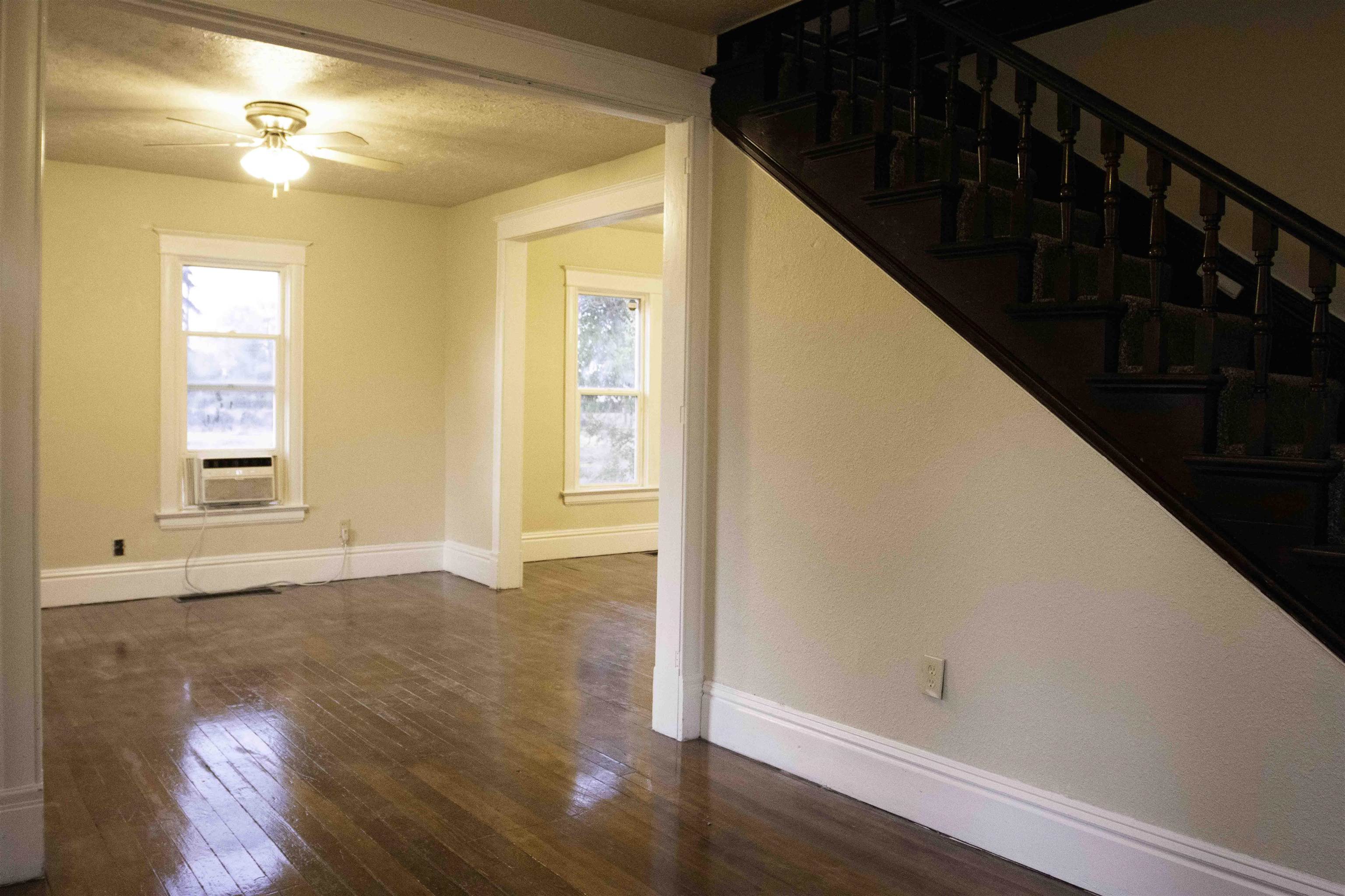 323 S Fiske St - Photo 6