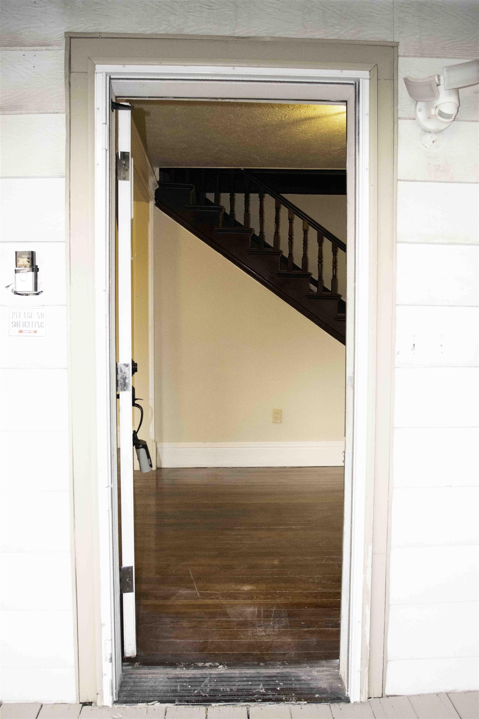 323 S Fiske St - Photo 3