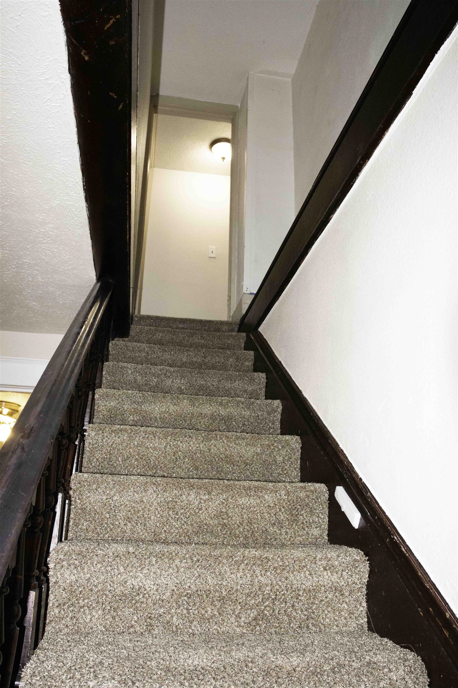 323 S Fiske St - Photo 7