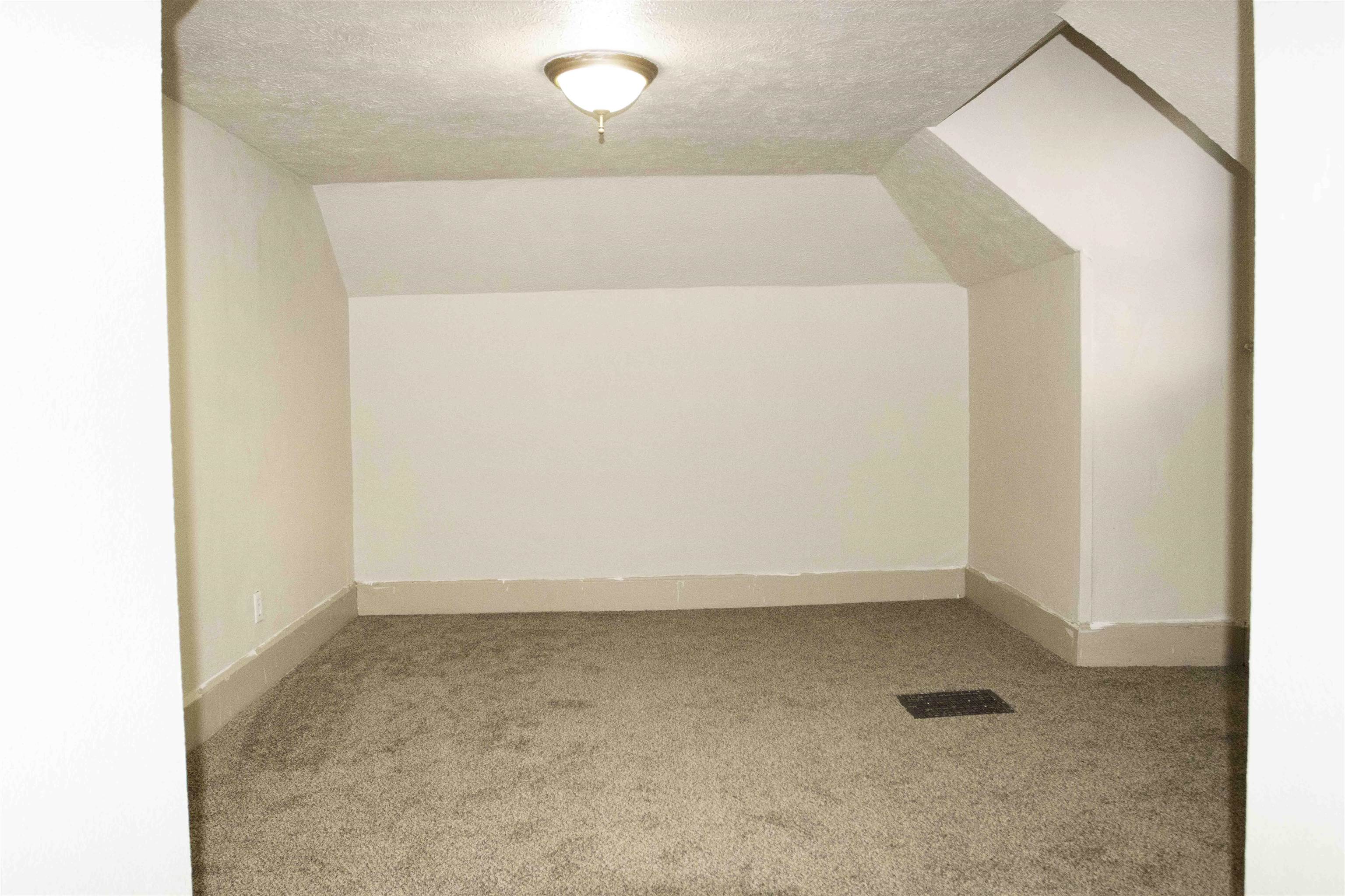 323 S Fiske St - Photo 23