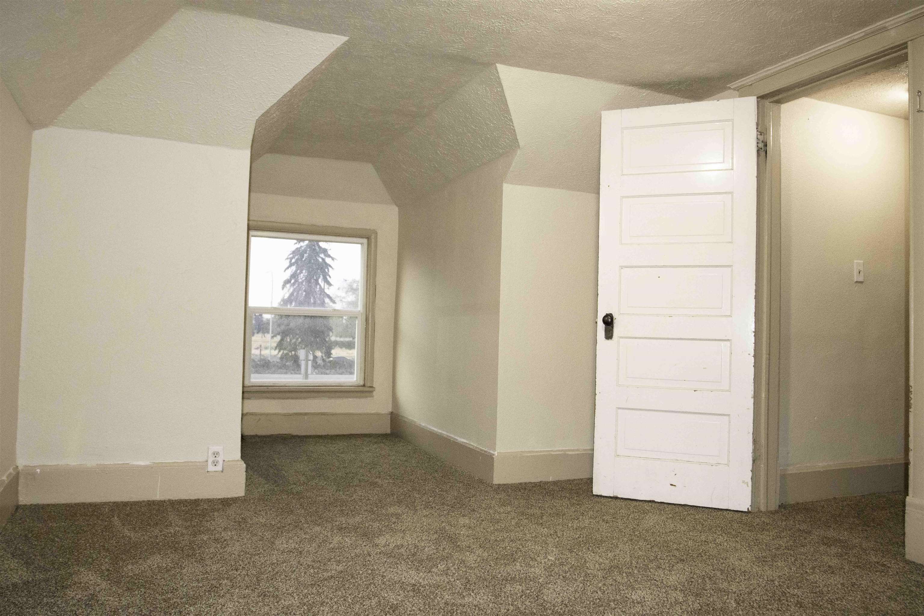 323 S Fiske St - Photo 24