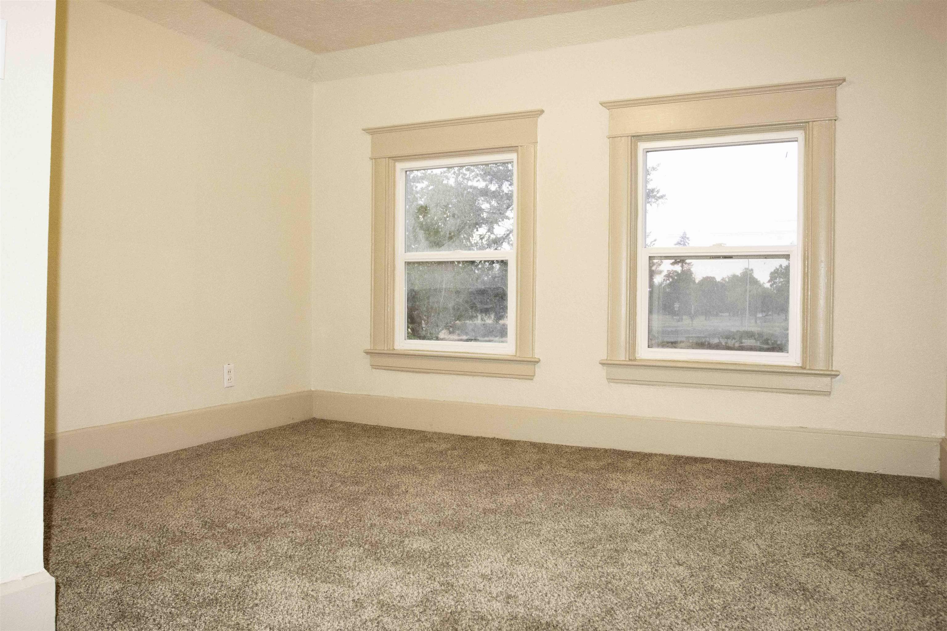 323 S Fiske St - Photo 28