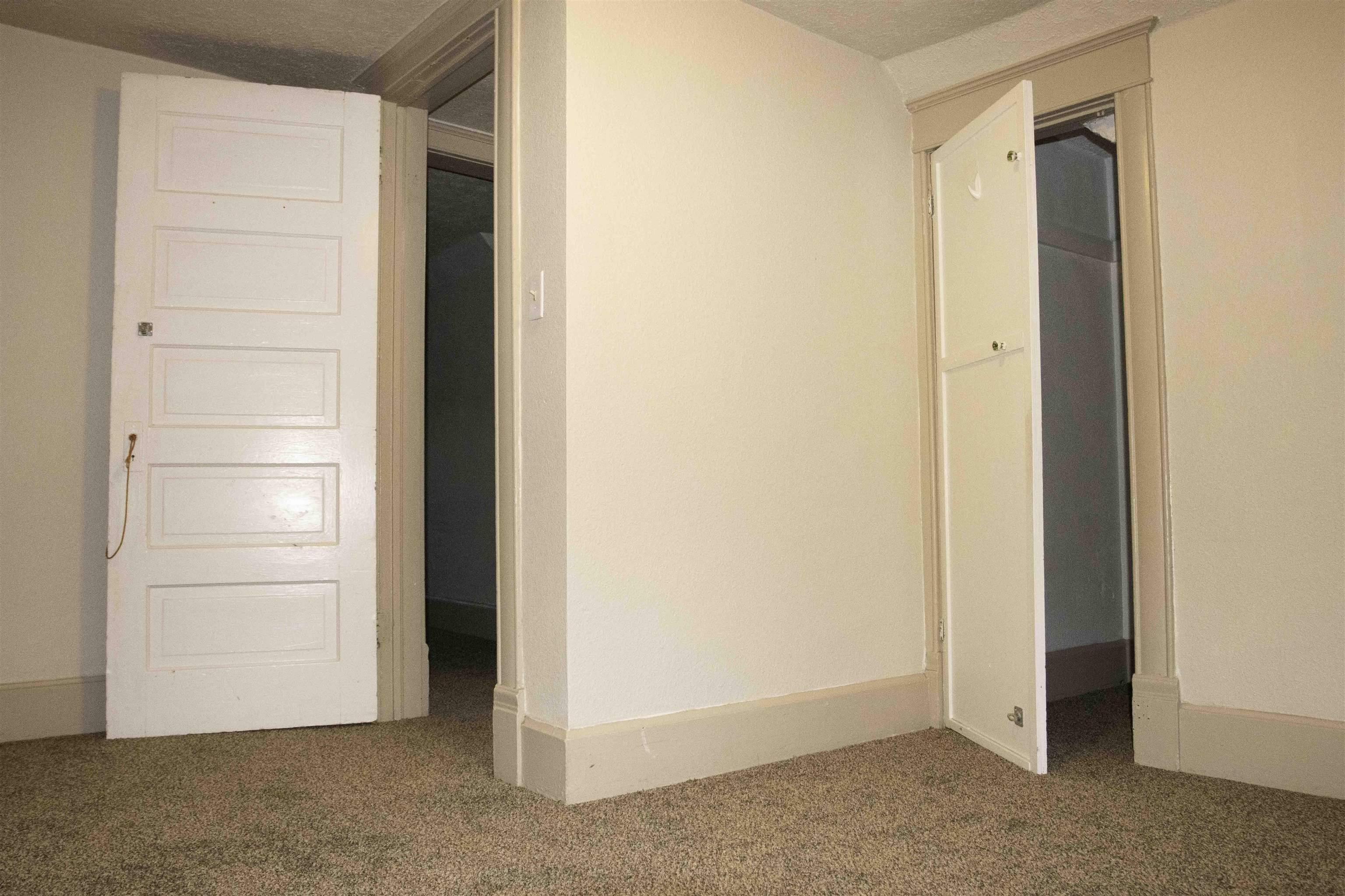 323 S Fiske St - Photo 29