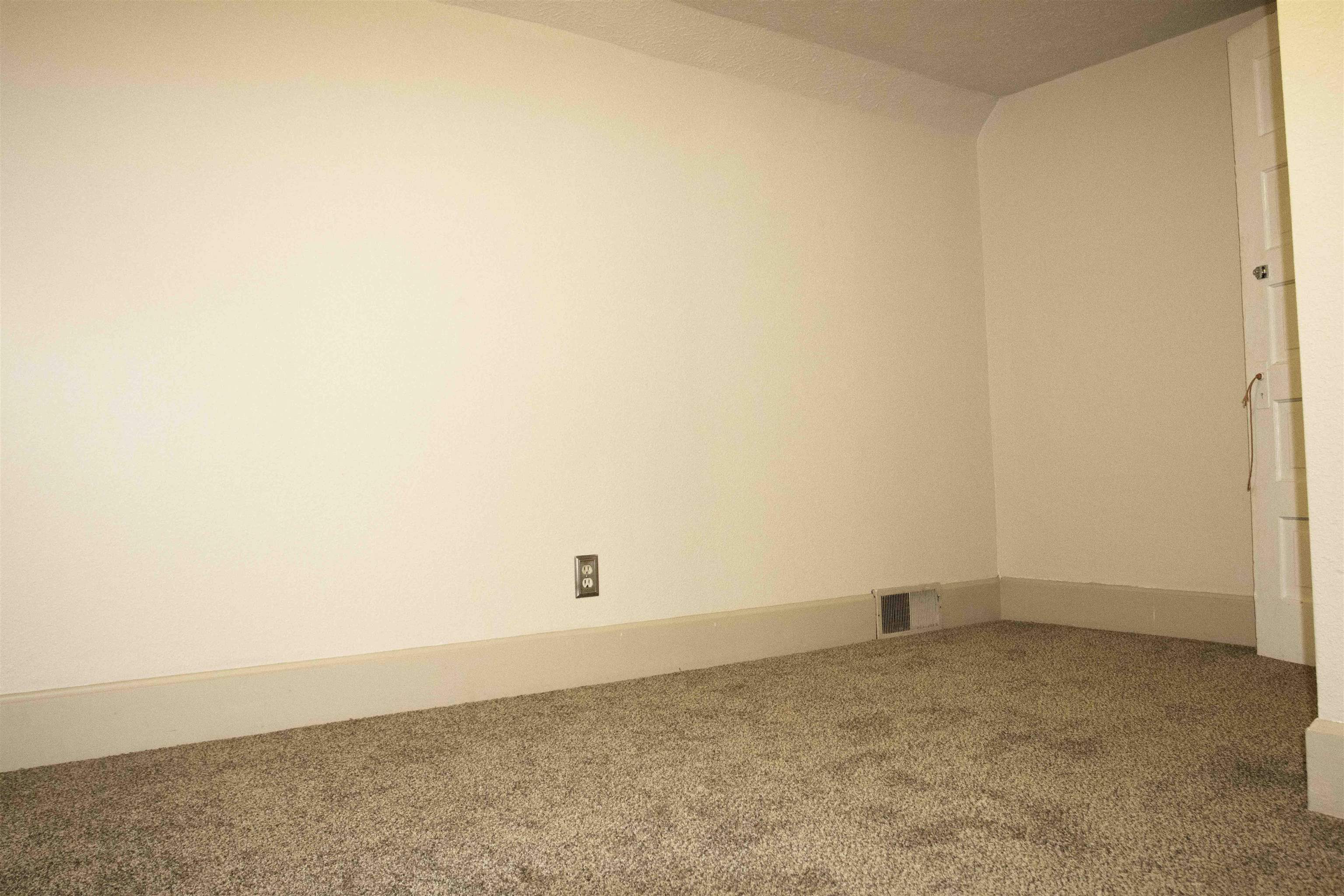 323 S Fiske St - Photo 30