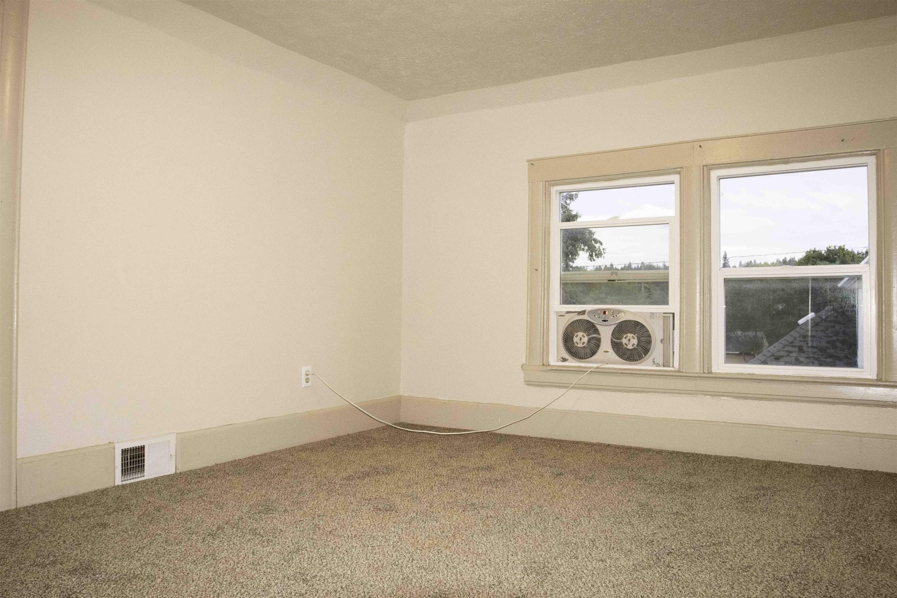 323 S Fiske St - Photo 32
