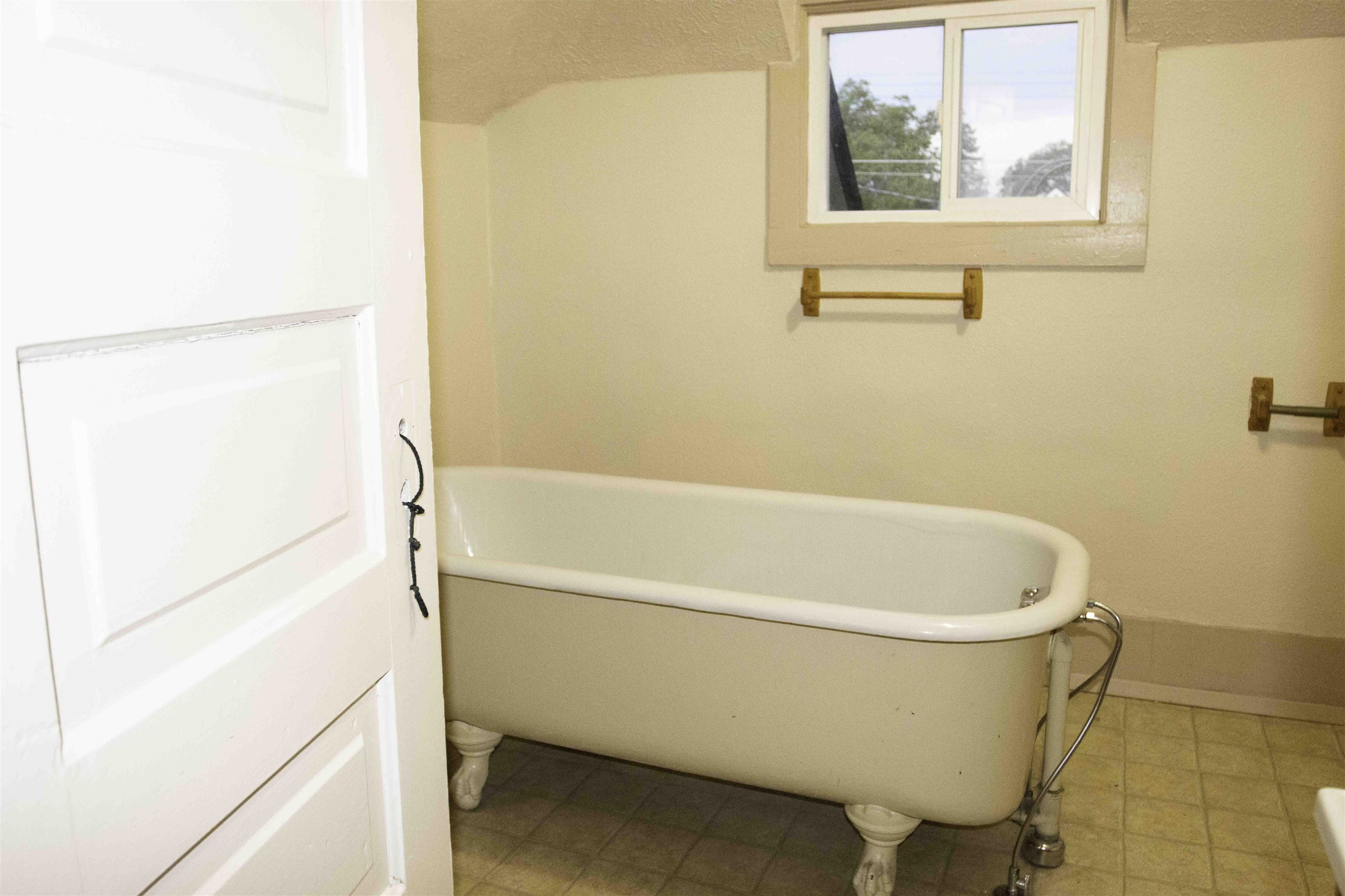 323 S Fiske St - Photo 35