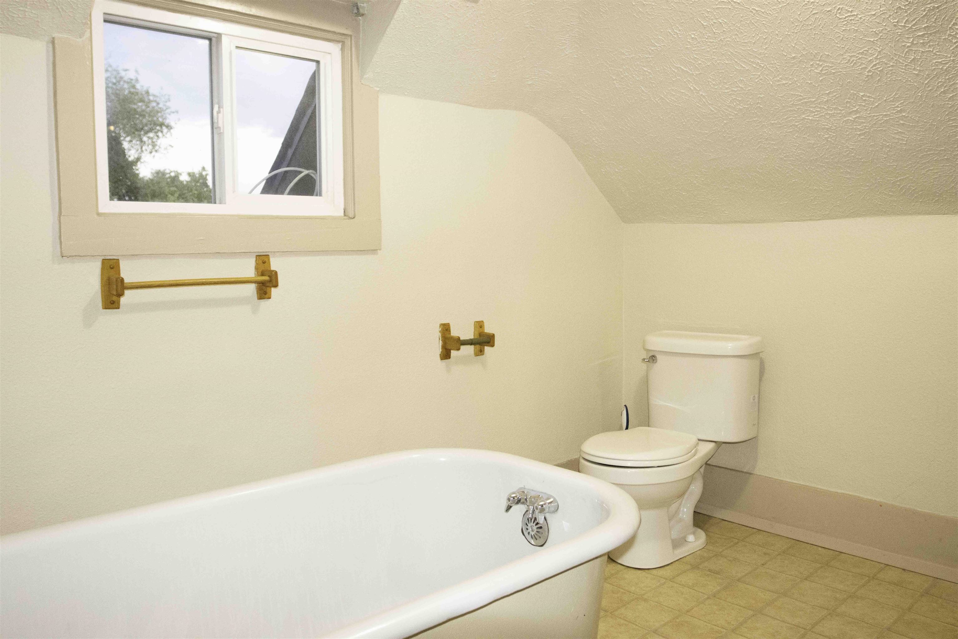 323 S Fiske St - Photo 36