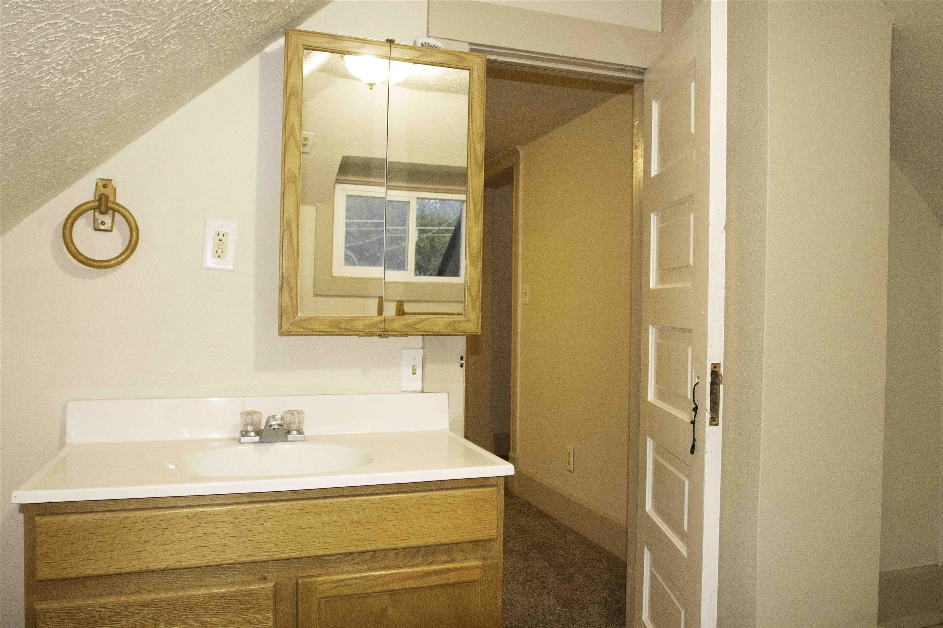 323 S Fiske St - Photo 37