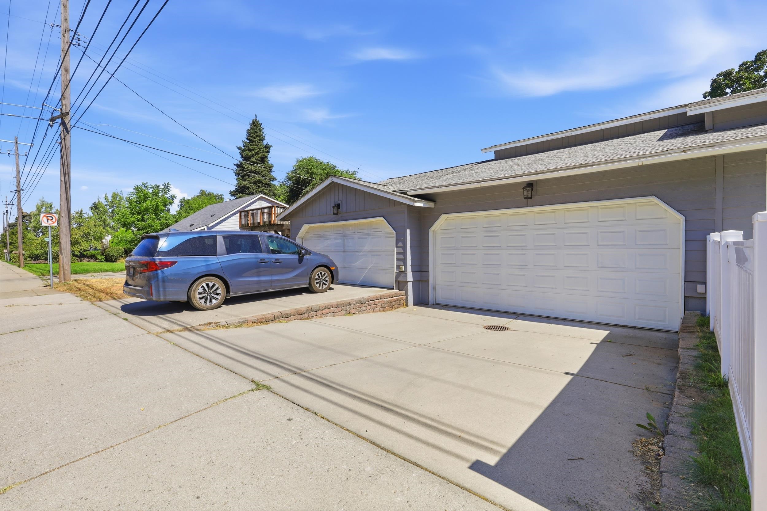 2721 S FREYA St - Photo 4