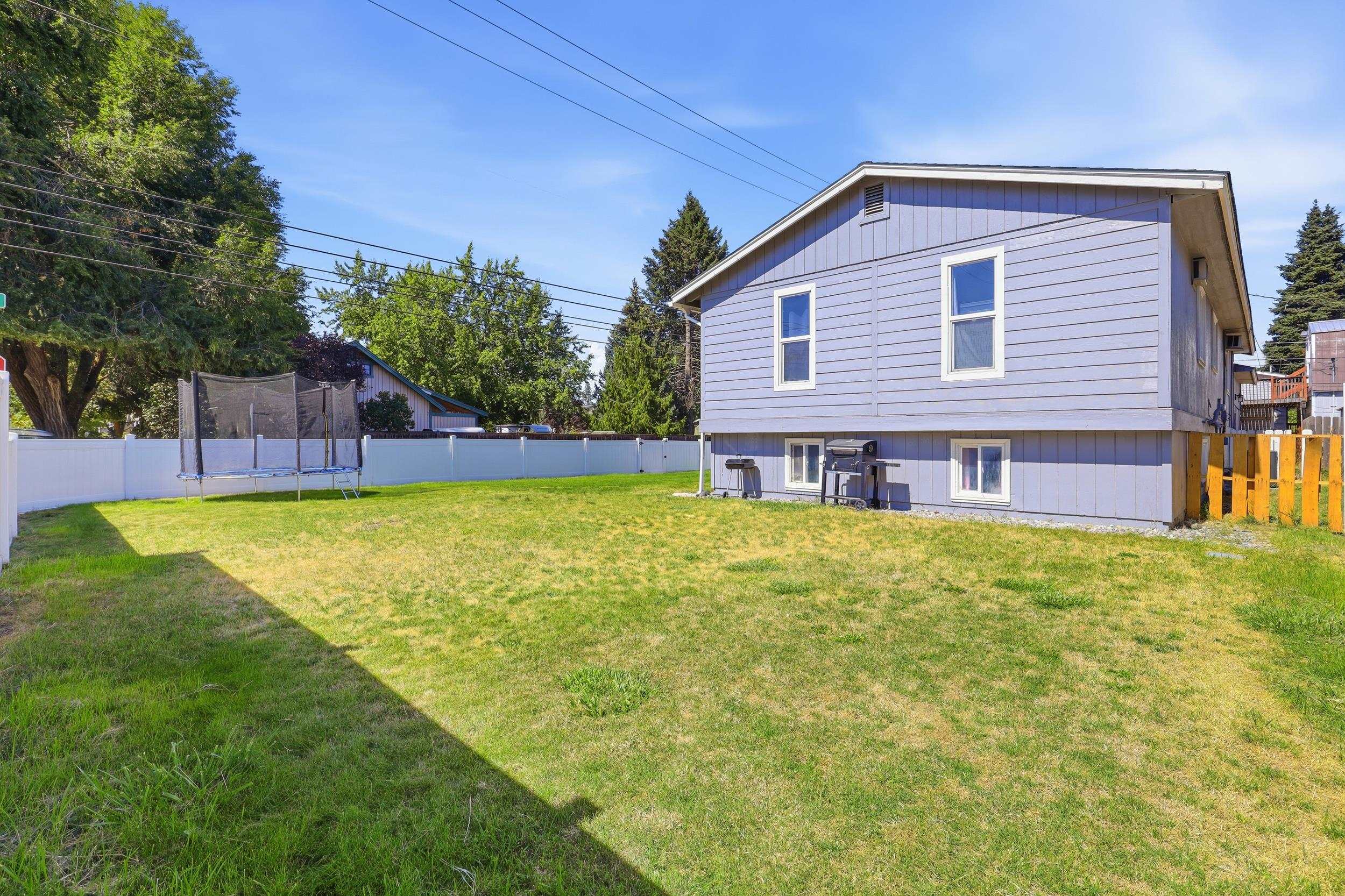 2721 S FREYA St - Photo 3