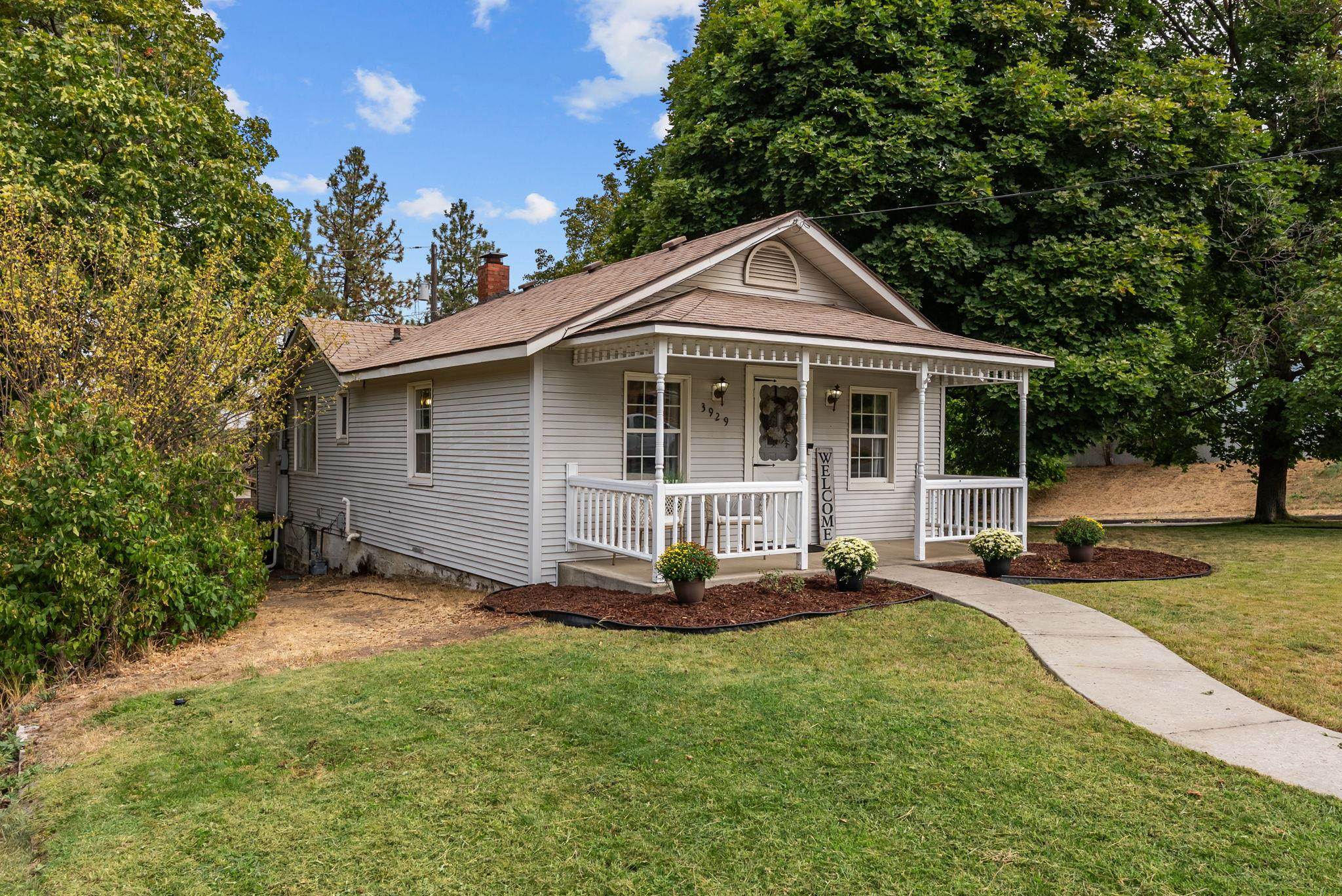 3929 E 8th Ave - Photo 2