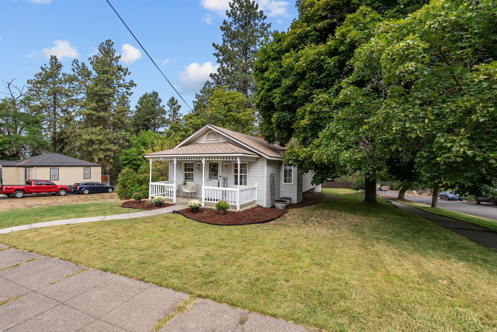 3929 E 8th Ave - Photo 3