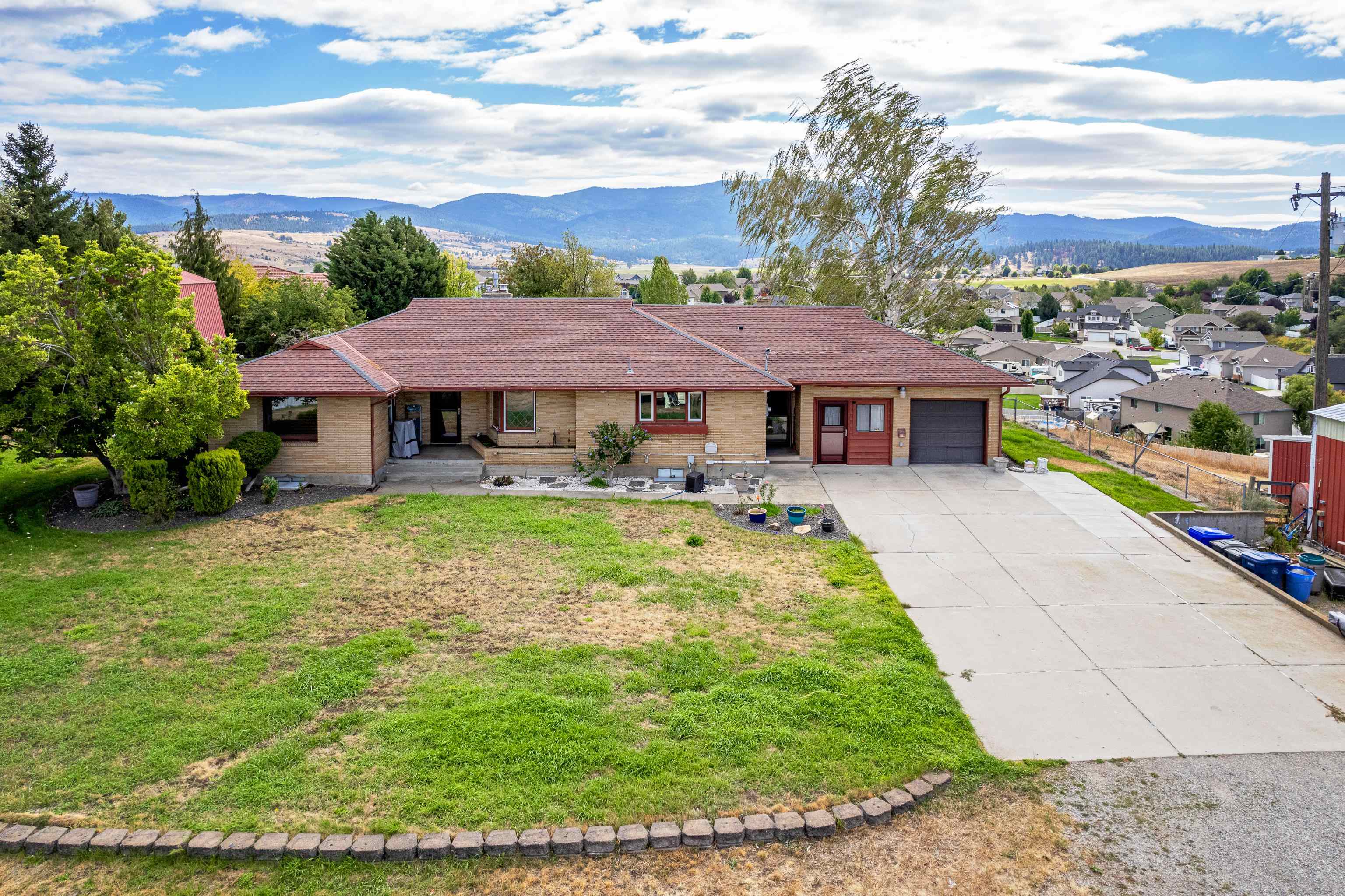 1007 S Barker Rd - Photo 2