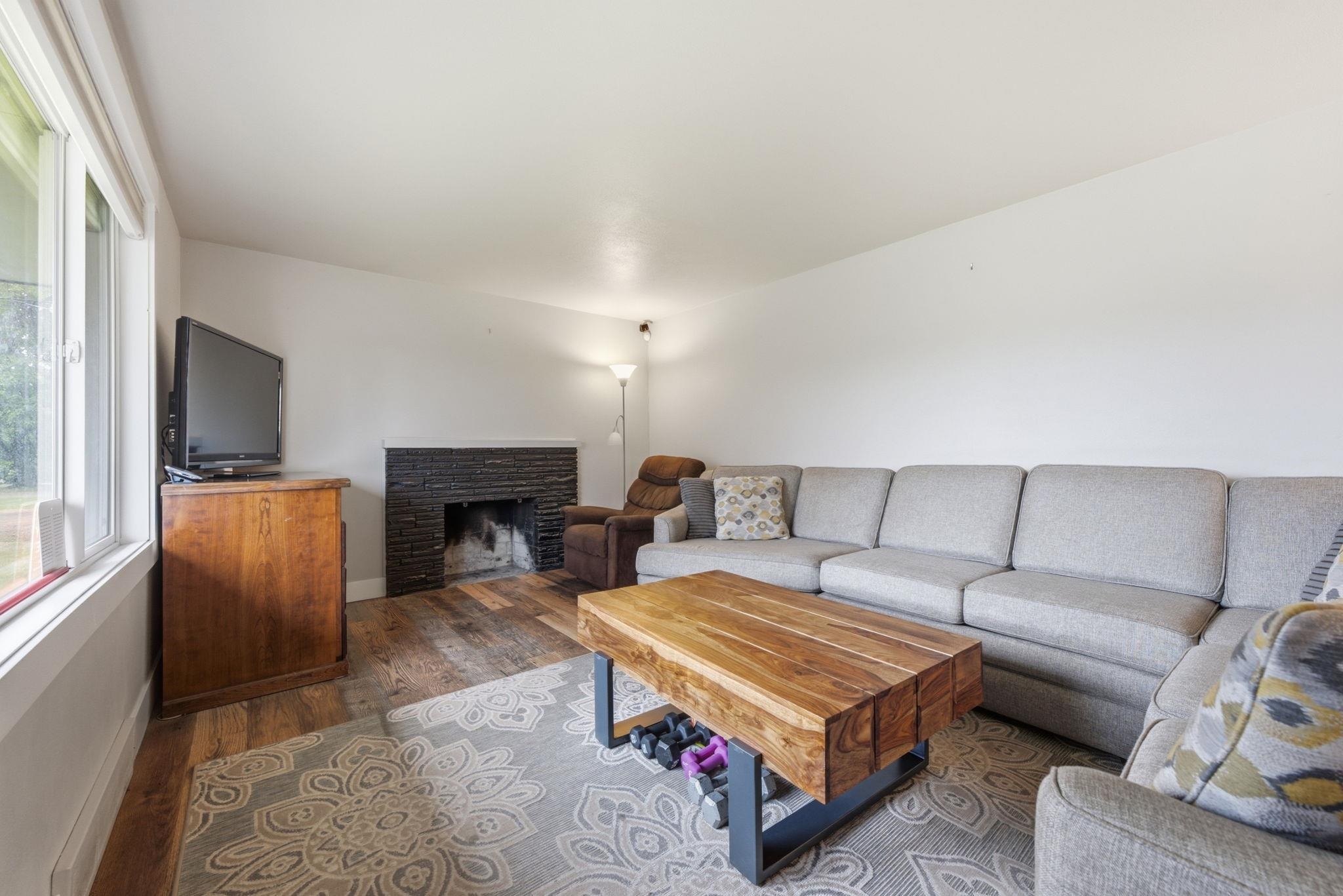 11820 E Mission Ave - Photo 3