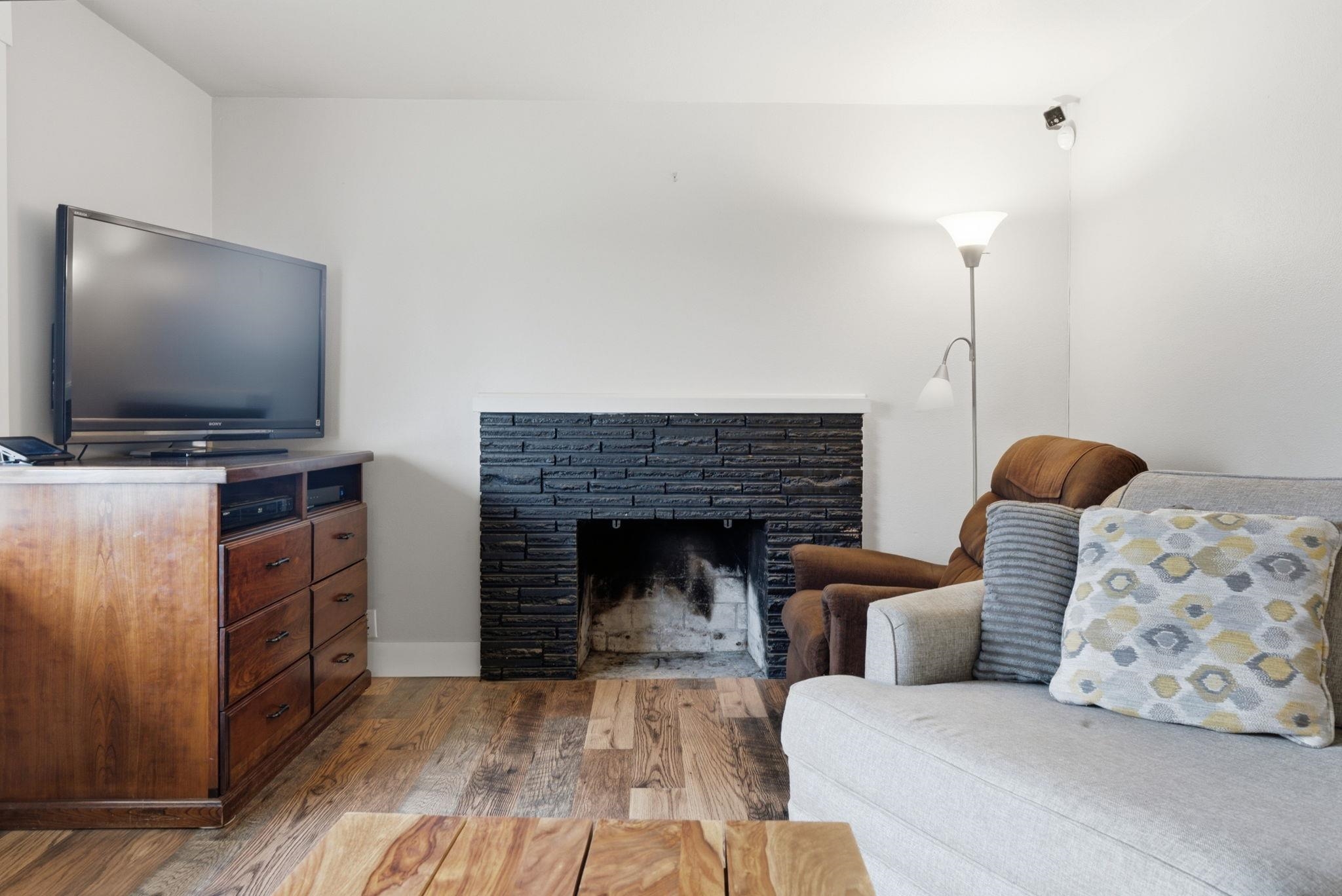11820 E Mission Ave - Photo 2