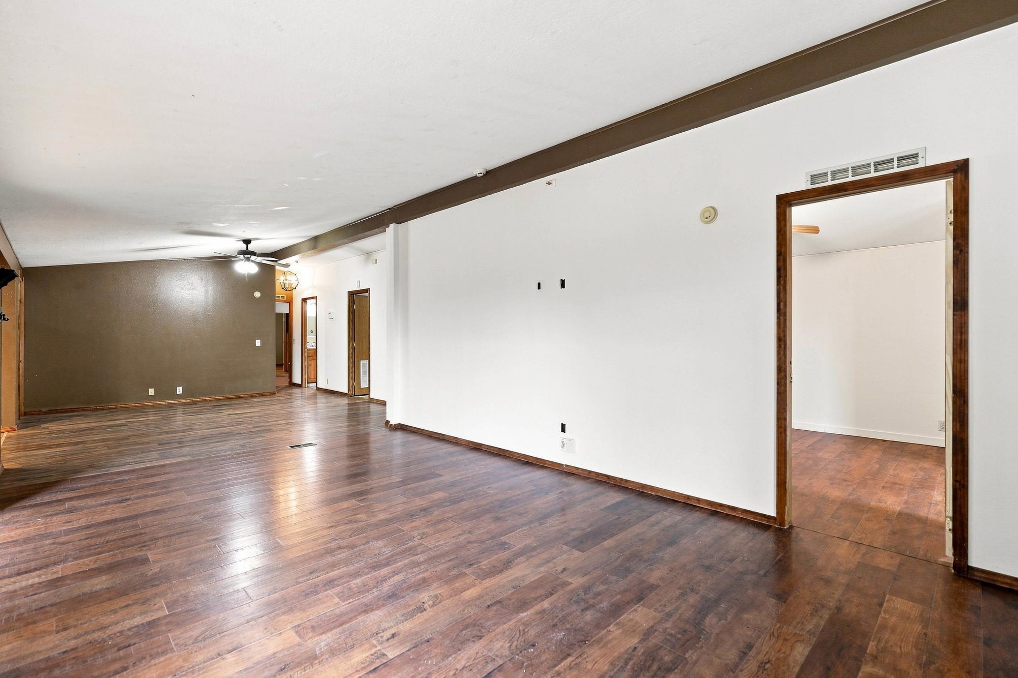 17312 E Judkins Rd - Photo 2