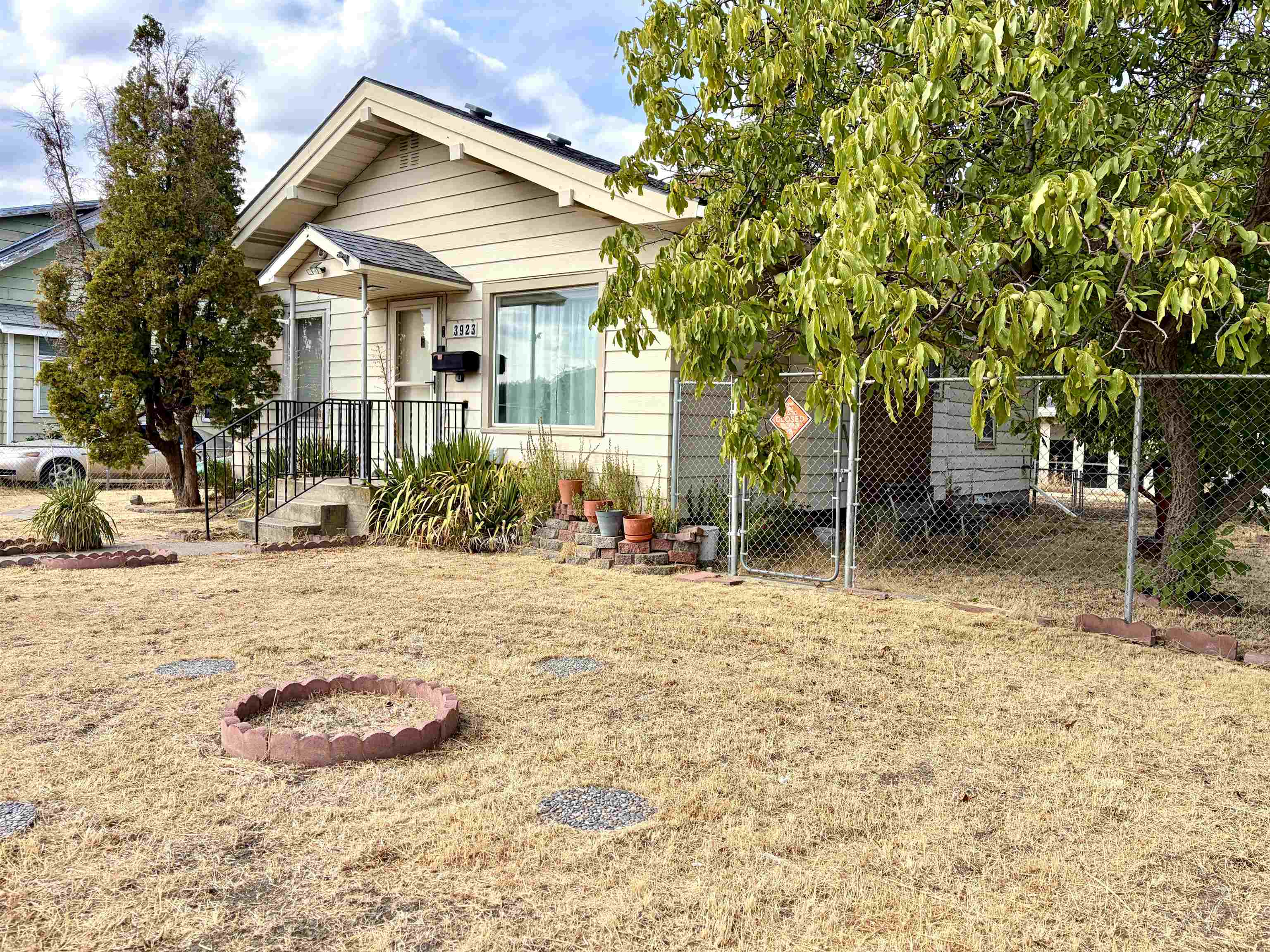 3923 E Pacific Ave - Photo 2